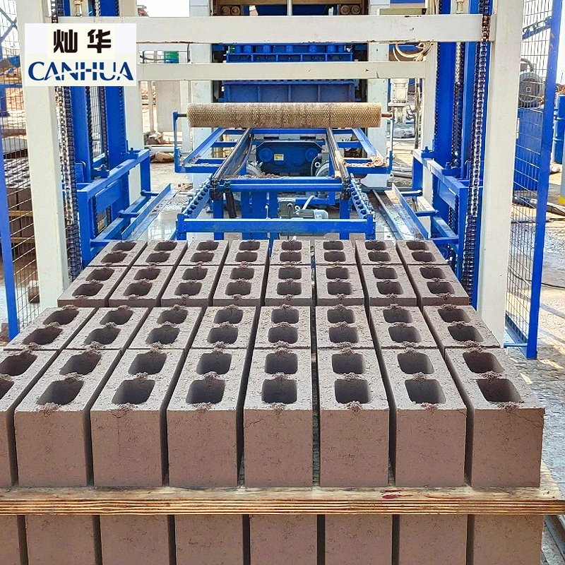 Equipment for Production Concrete Cement for Building Material Blocks Bricks Making Machine Qt 1015 Block Making Machine 15-20s