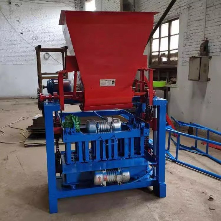 High Efficiency Low Price Concrete Cement Brick Making Machine New Product with Core Components for Brick Molding