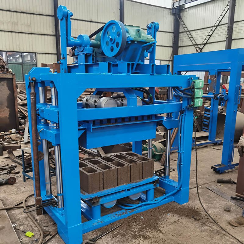 Mobile Semi-automatic Block Making Machine Egg Laying High Strength Qt4-40 Brick Making Machine