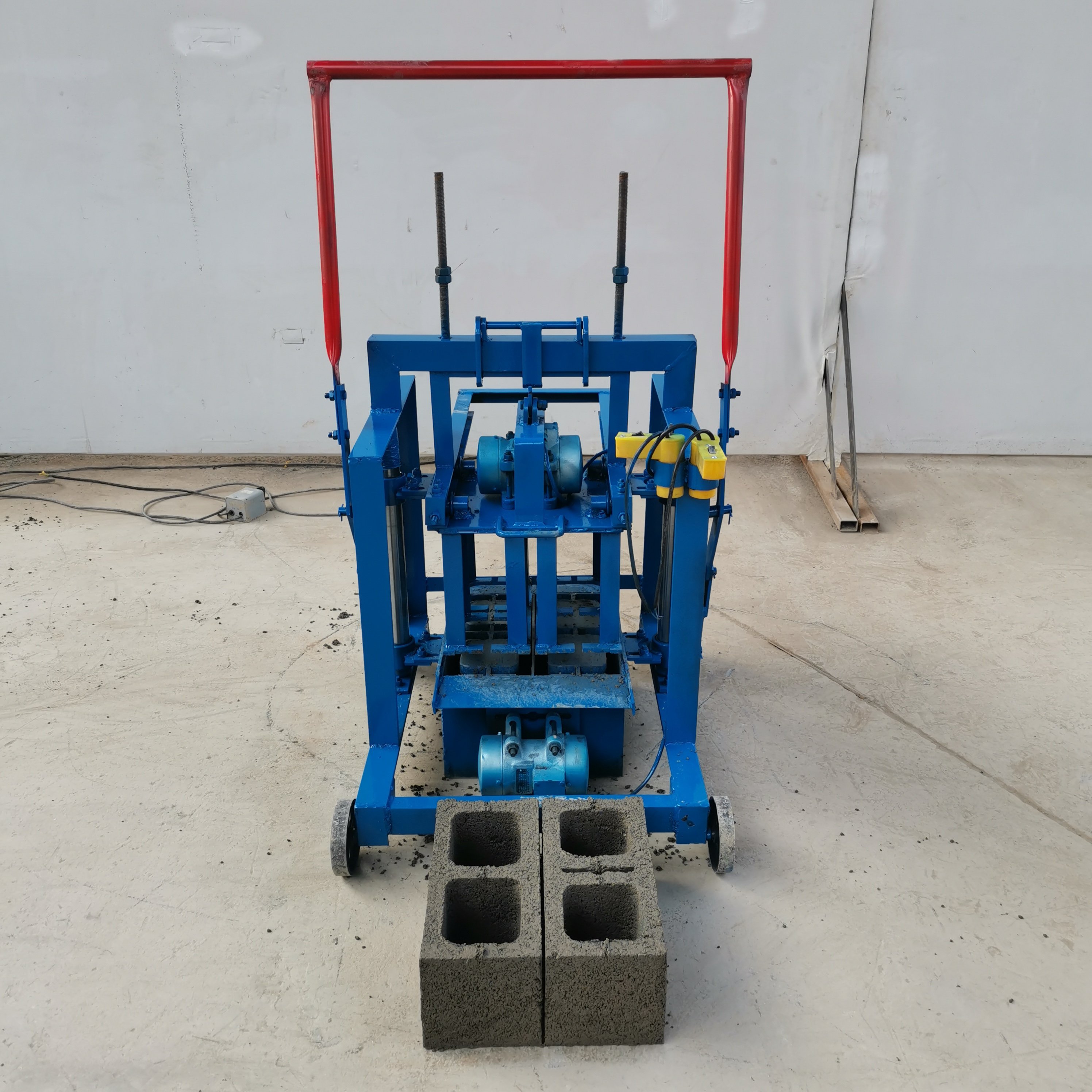 Good Quality and Low Price Mobile Direct Push Type Block Bricklaying Machine Chinese Brazil Automatic Clay Brick Making Machine