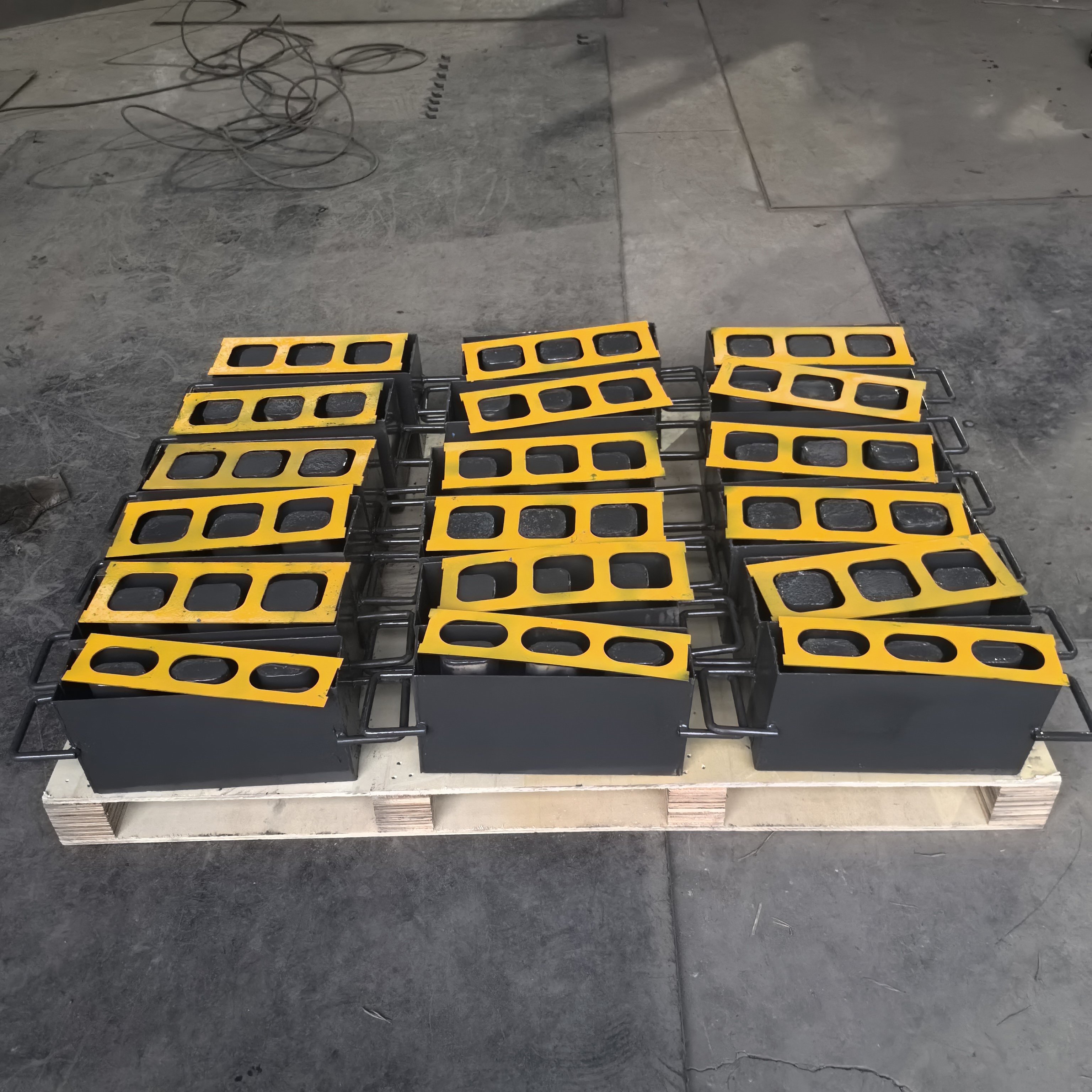 new modern movable portable togo brick making machine egg laying small cement brick making machine semi automatic china