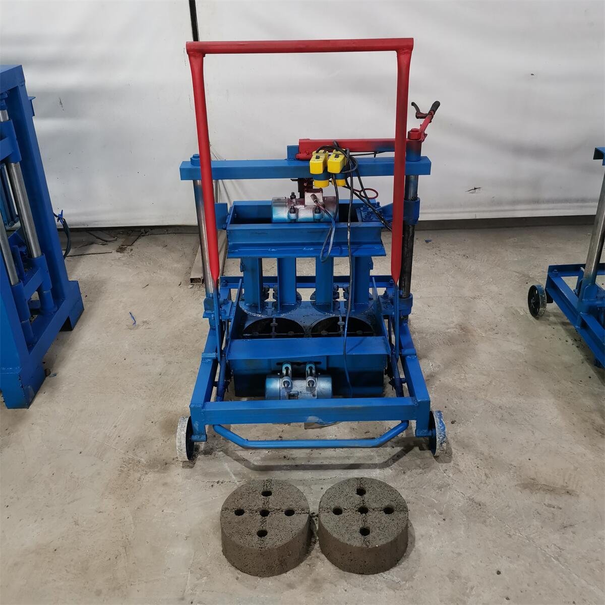 ethiopia brick making machine KM2-45 Mobile Concrete Block Making Machine Producing Round Block with Holes