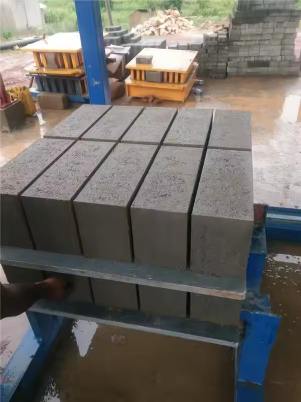 QT4-15 fully automatic cement block bricks making machine hollow block machine cement brick machine in Ghana
