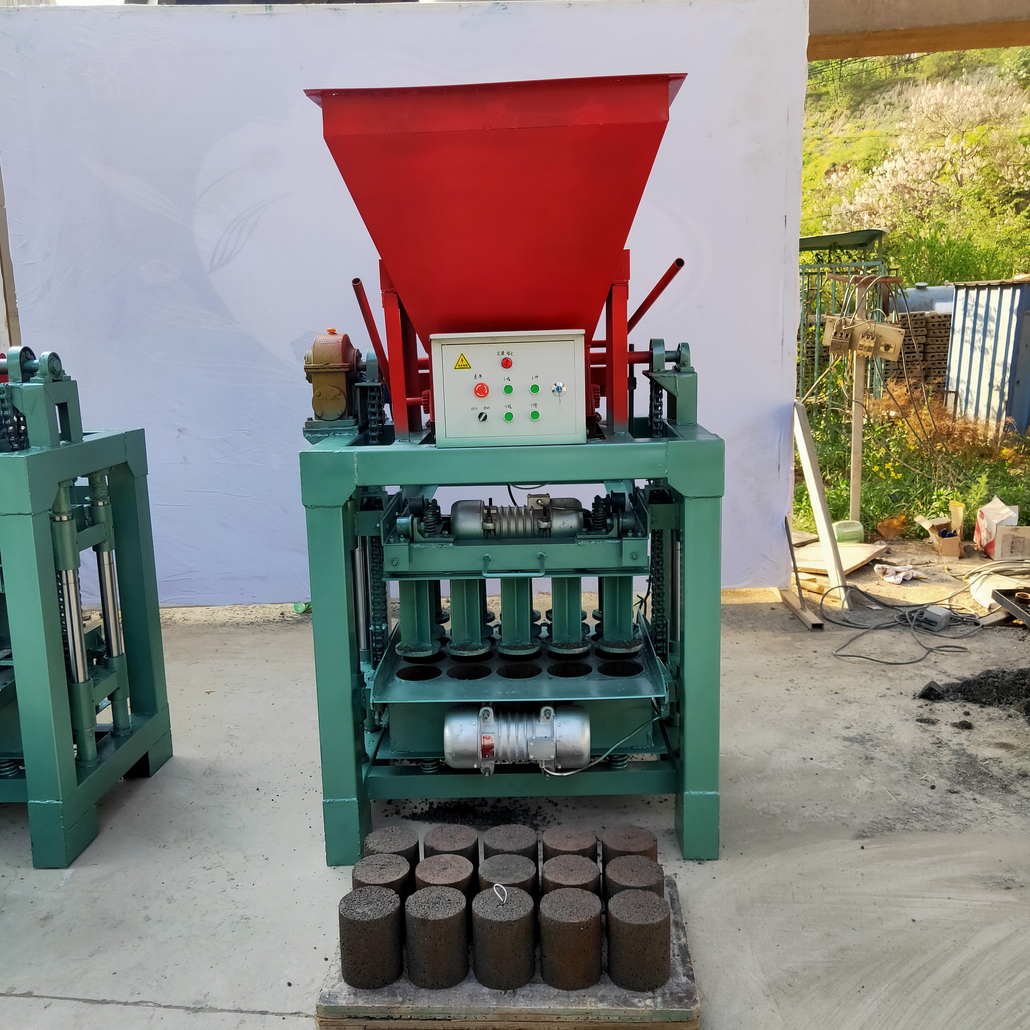 Customized mold production Cylindrical counterweight cement block.4-35B Block press molding brick making machine with hopper.