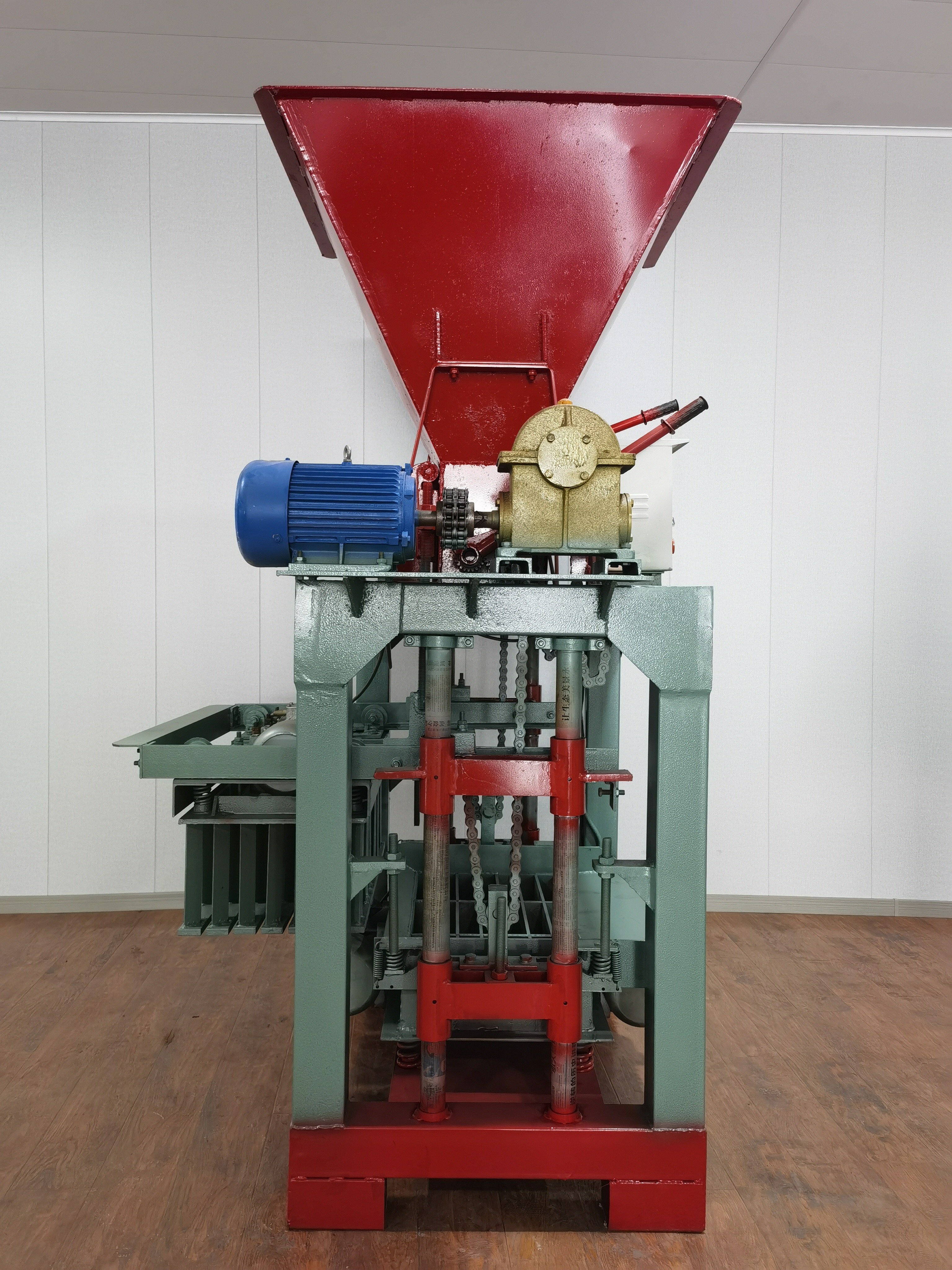 Customized mold production Cylindrical counterweight cement block.4-35B Block press molding brick making machine with hopper.