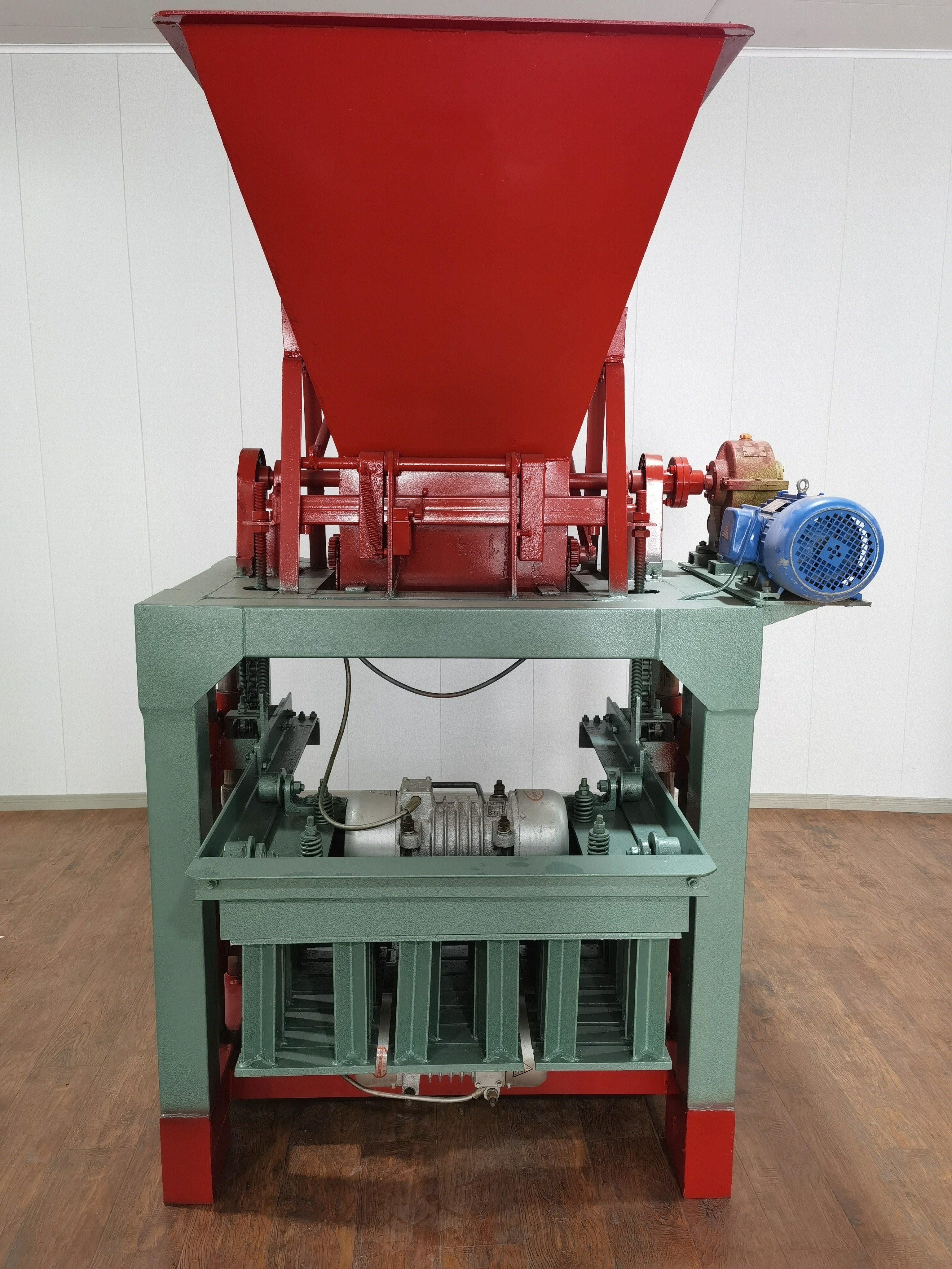 Customized mold production Cylindrical counterweight cement block.4-35B Block press molding brick making machine with hopper.