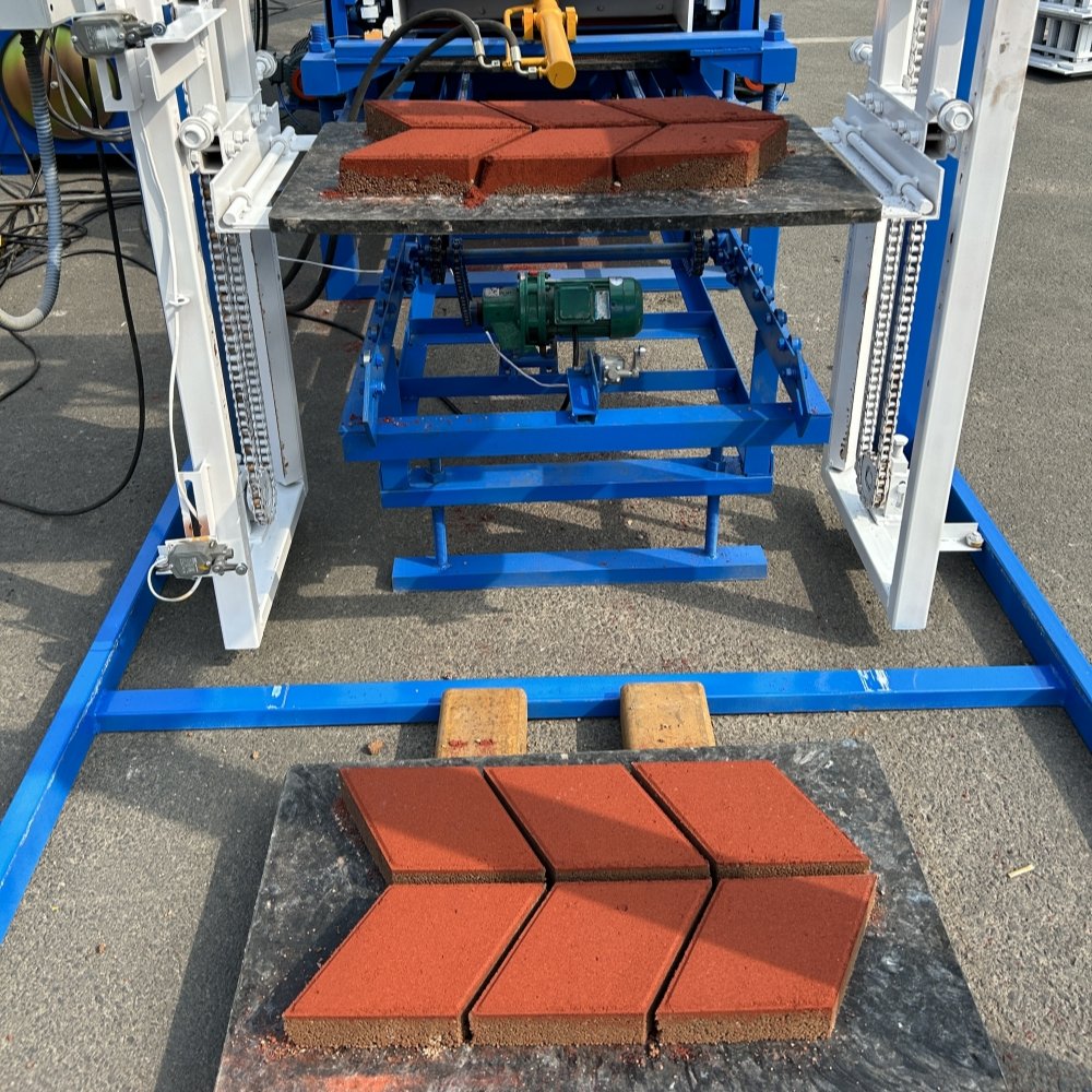 High Quality Fully Automatic Hollow Cement Concrete Block Maker Machinery Brick Making Machine Price from Canada Clay