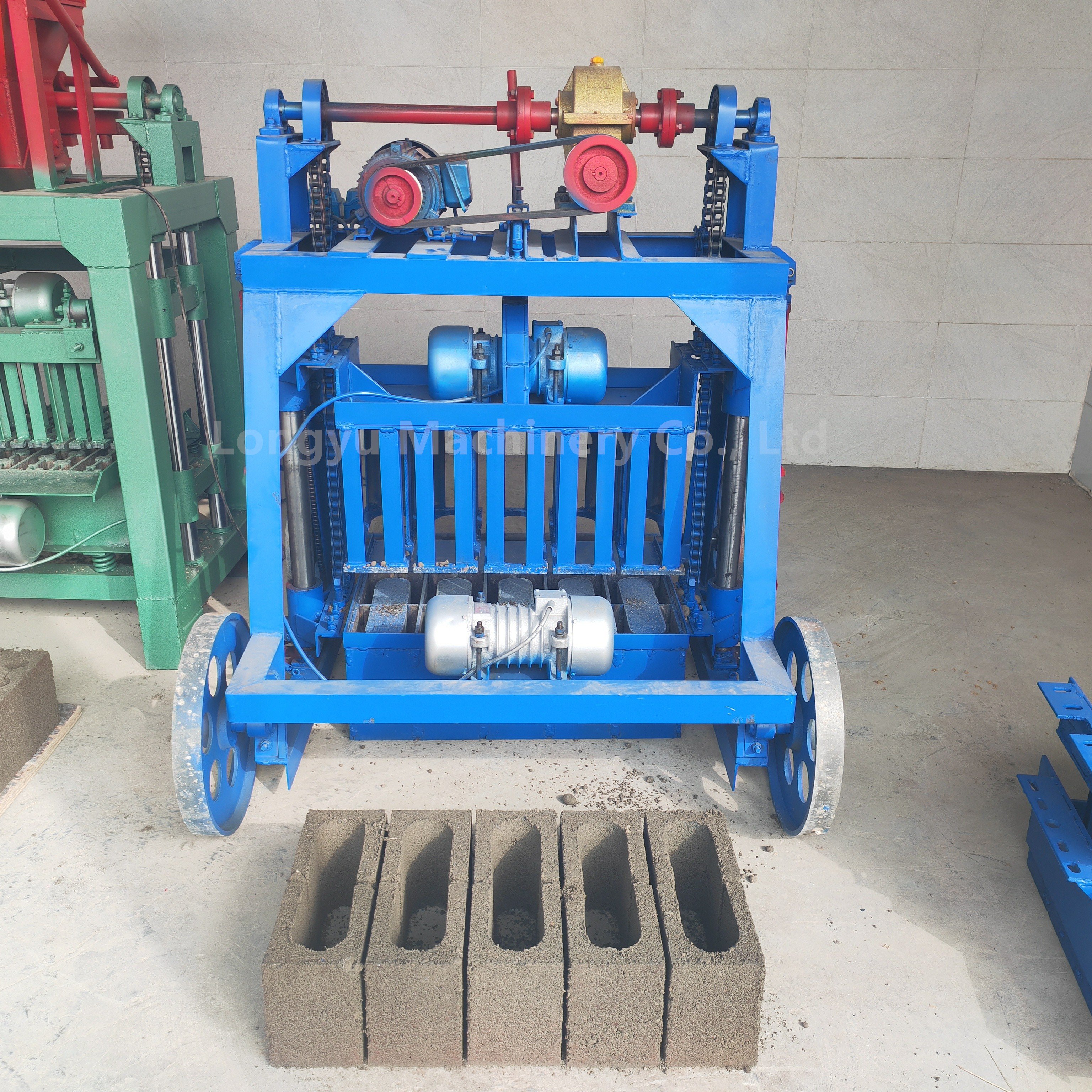 Large wheel mobile brick making machine 6 inches block making machine