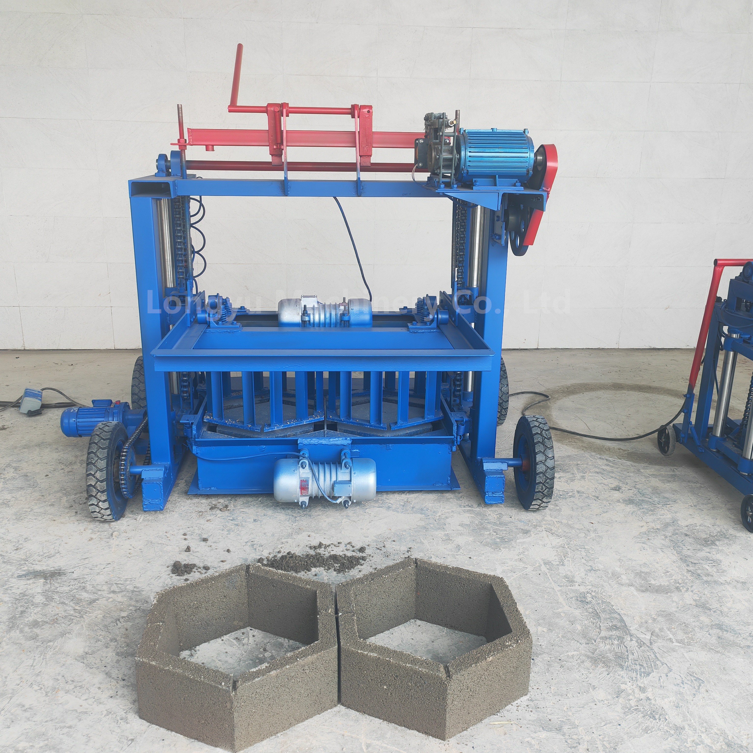 Large wheel mobile brick making machine 6 inches block making machine