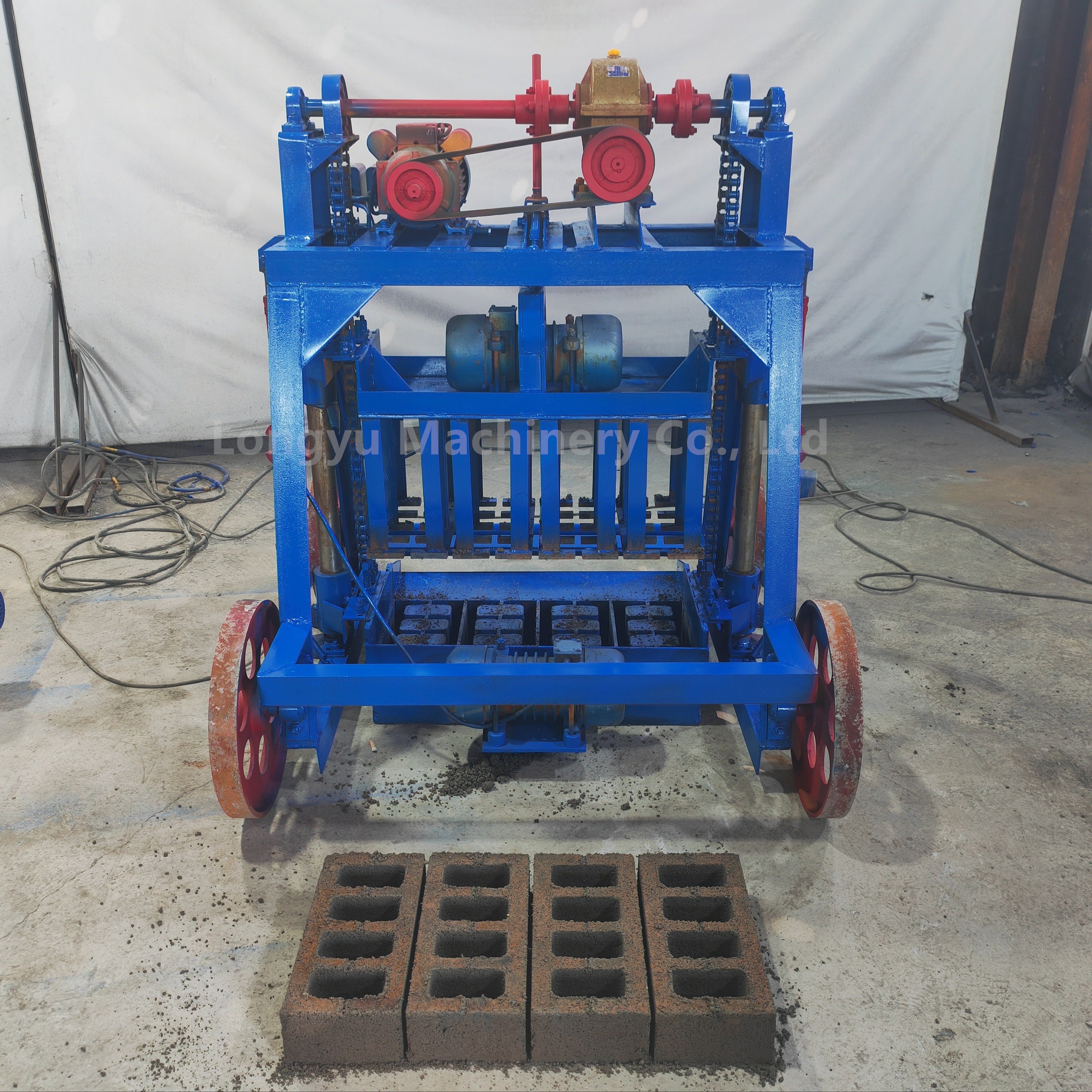 Large wheel mobile brick making machine 6 inches block making machine