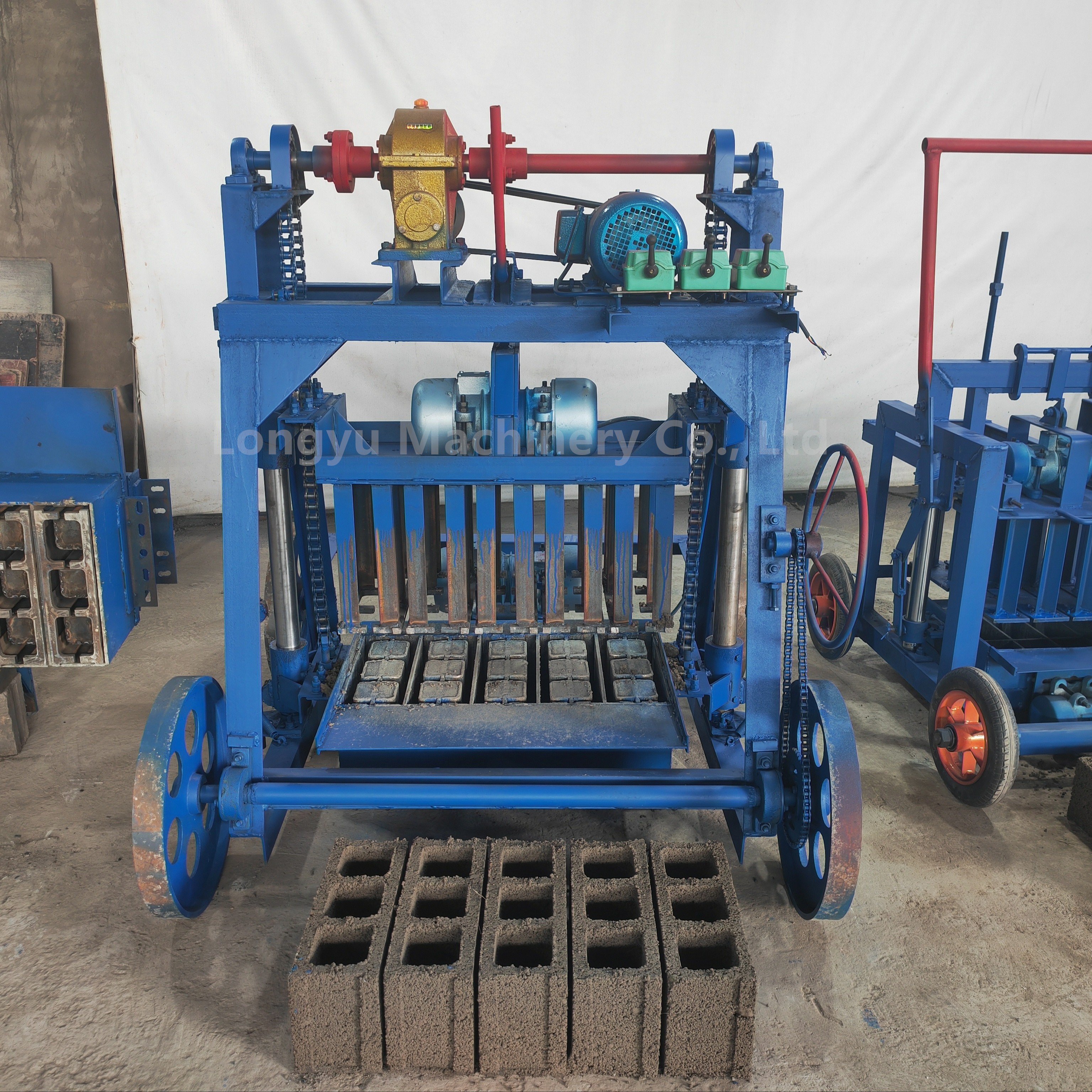 Large wheel mobile brick making machine 6 inches block making machine