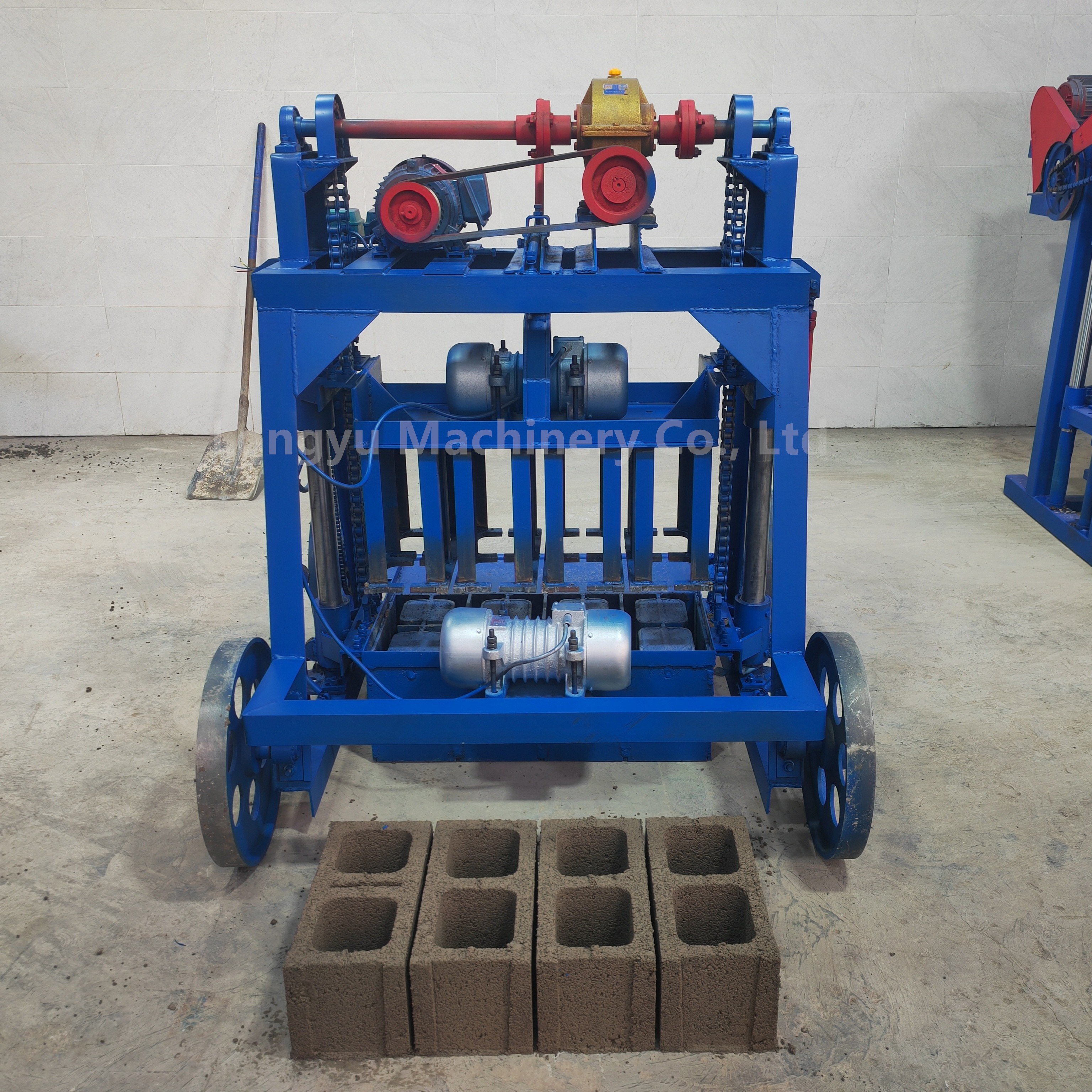 Large wheel mobile brick making machine 6 inches block making machine