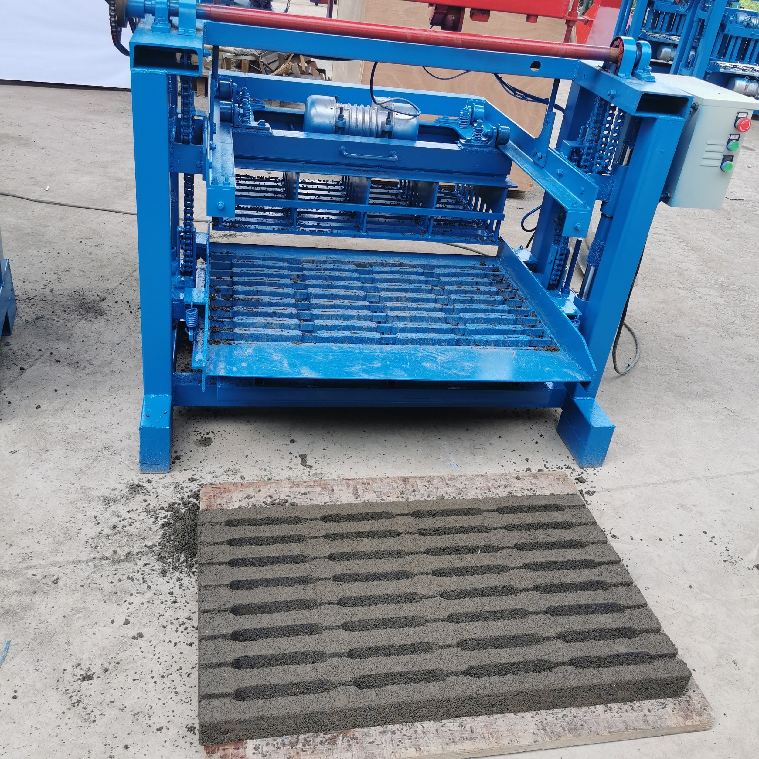 Clay Roof Tile KM4-35 Semi-automatic Concrete Block Molding Machine Producing Sewer Hollow Cement Cover Plate 600 1-2 Persons