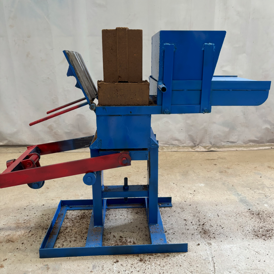 Small manual hand operation clay brick making machine for sale