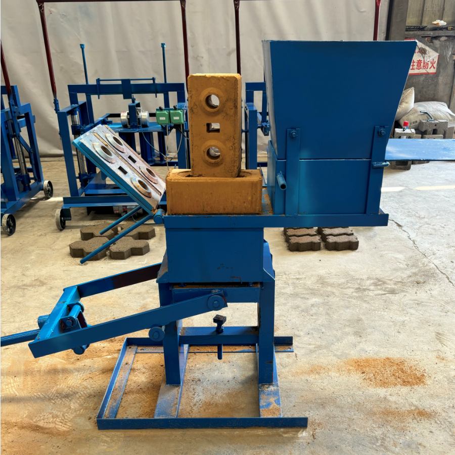 Small manual hand operation clay brick making machine for sale