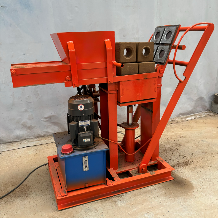 Small manual hand operation clay brick making machine for sale