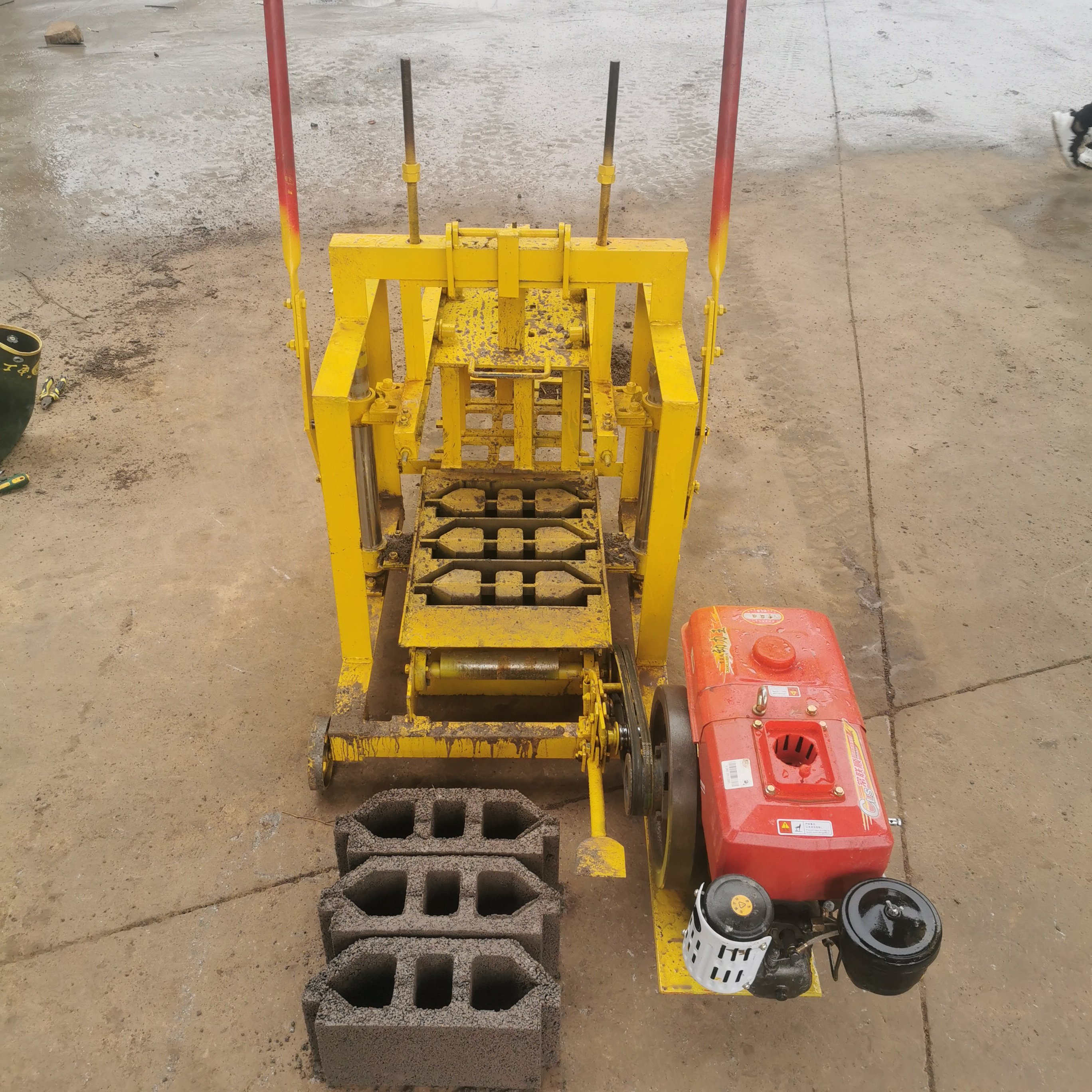 Factory direct sale one button start KM2-45 diesel-driven concrete block brick machine Produce 400-200-200mm LWH hollow bricks