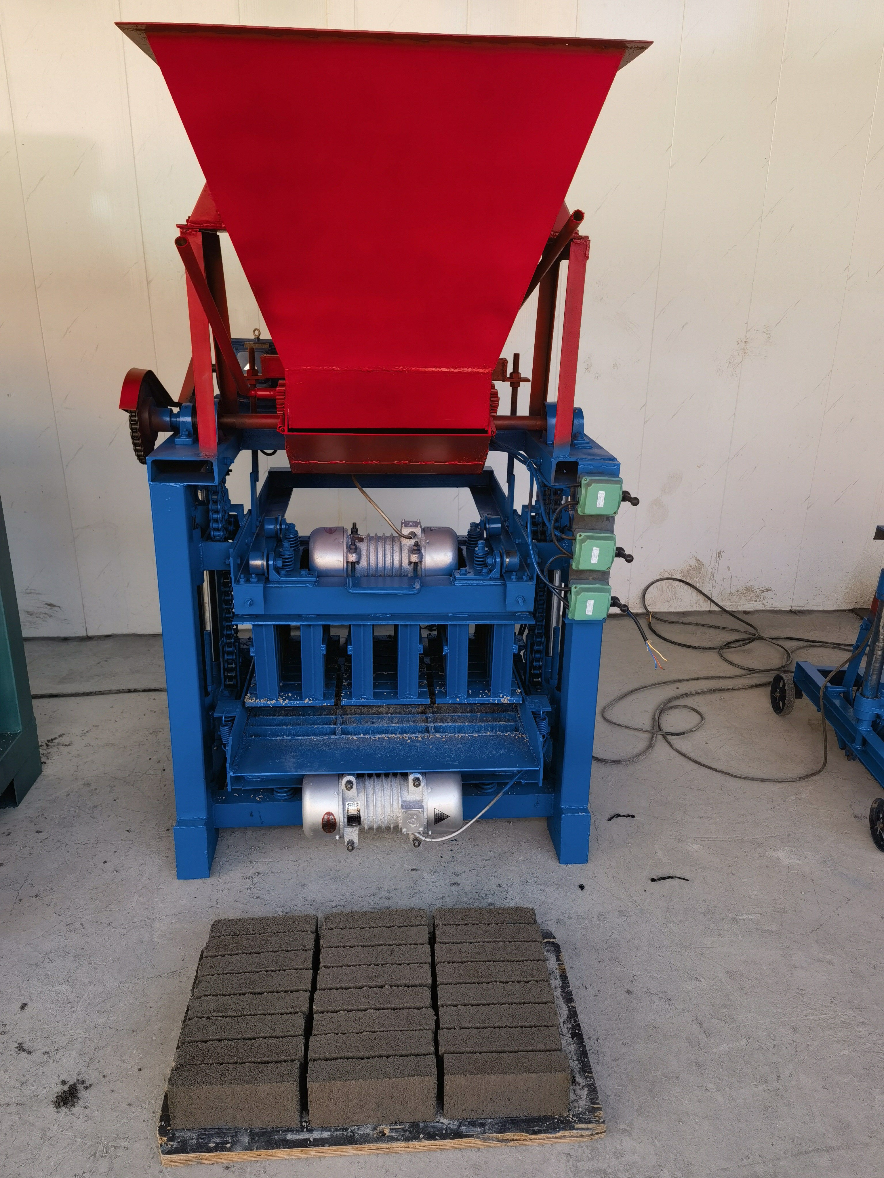 Factory Direct Hollow Sand Paving Mold Cement Concrete Brick Block Making Machine Price