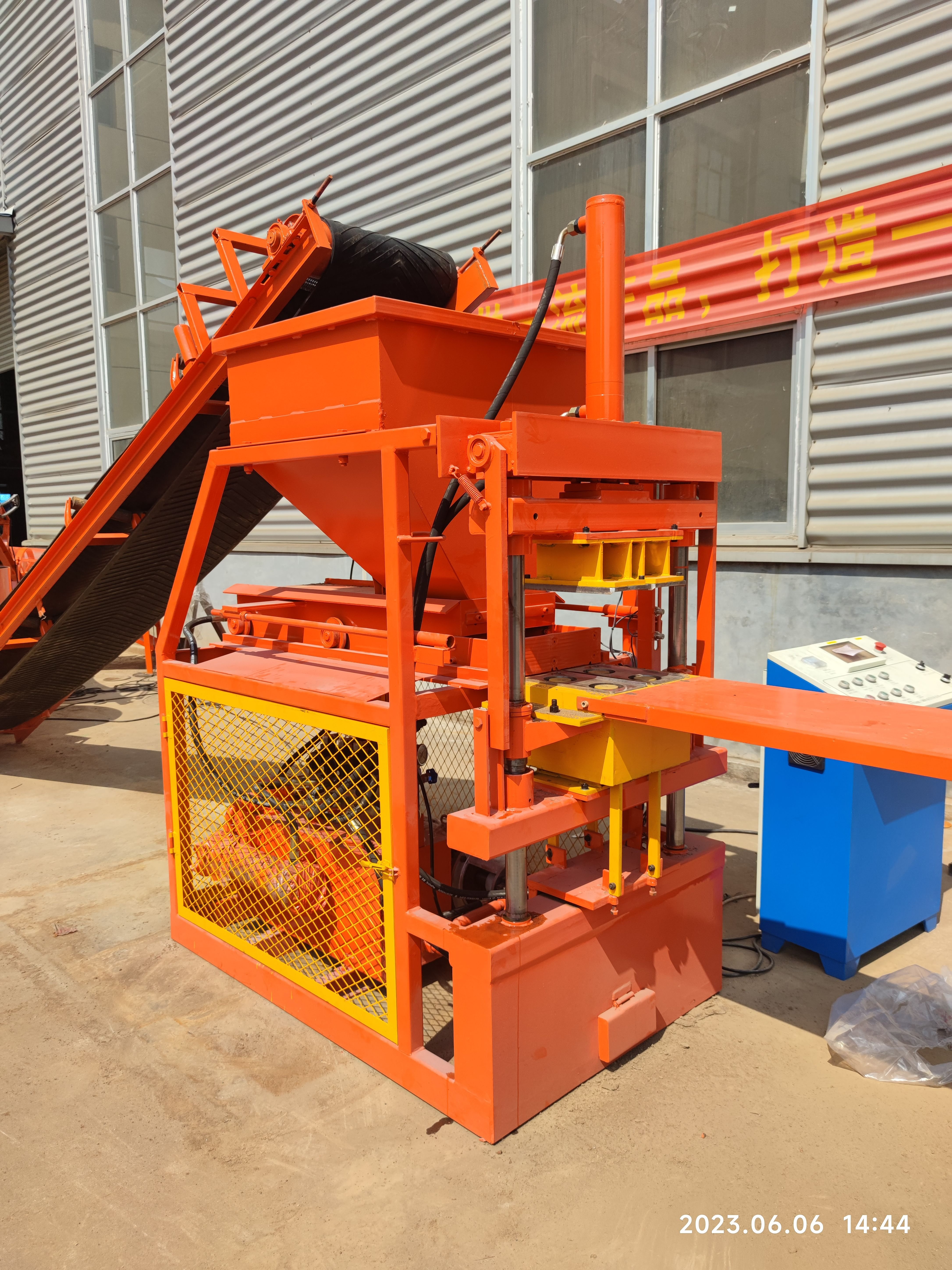 2-10 Small Investment Hot Sale Automatic Hydraulic Clay Soil Interlocking Brick Making Machine for Sale