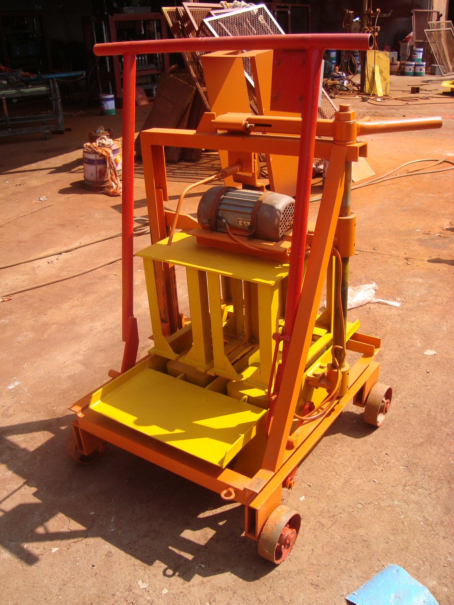QMR2--45 Small scale egg laying concrete block making machine