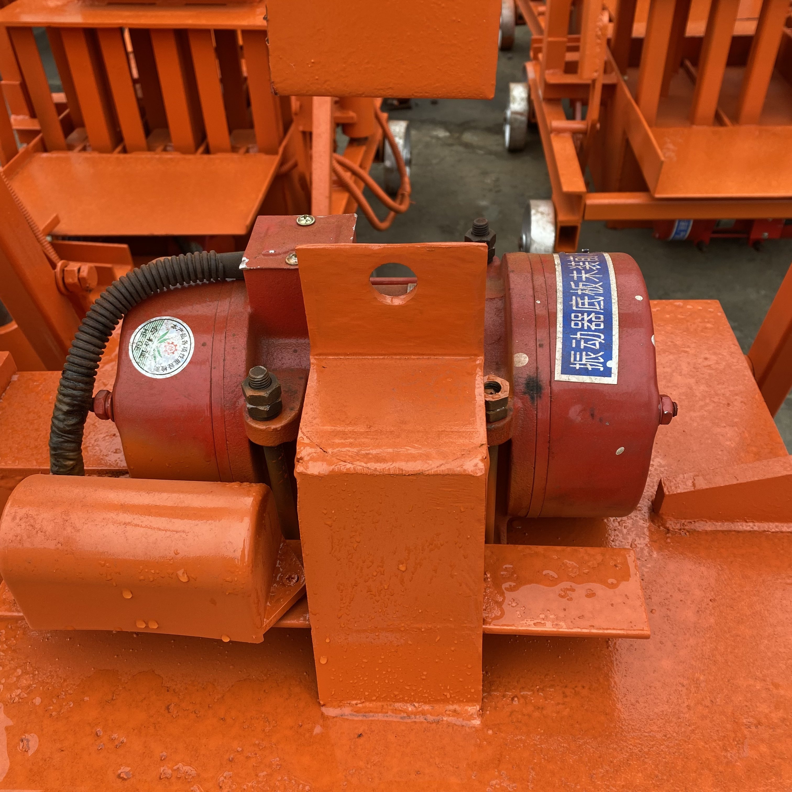 QMR2--45 Small scale egg laying concrete block making machine