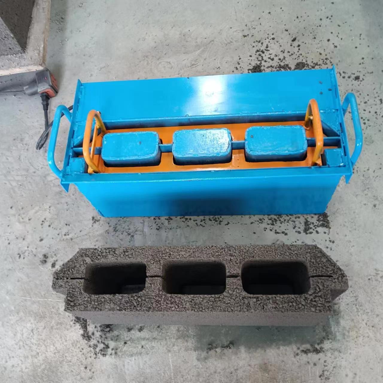 Spot supply household hand-type cement-free mobile brick machine