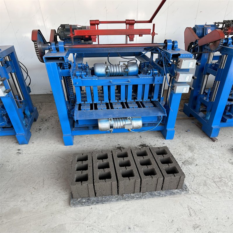 Free Quote Semi-automatic Concrete Machine Small Output Hollow Brick Is a Commonly Used Machinery Block Machine Here in Canada