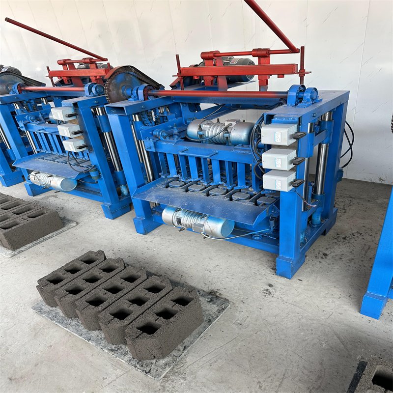 Free Quote Semi-automatic Concrete Machine Small Output Hollow Brick Is a Commonly Used Machinery Block Machine Here in Canada