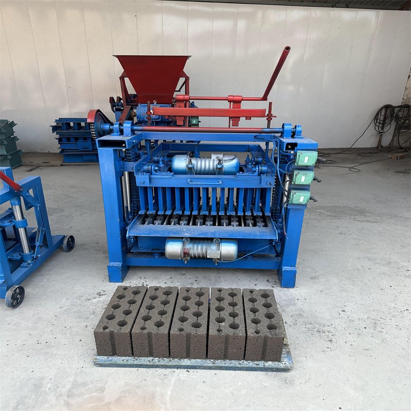 Free Quote Semi-automatic Concrete Machine Small Output Hollow Brick Is a Commonly Used Machinery Block Machine Here in Canada
