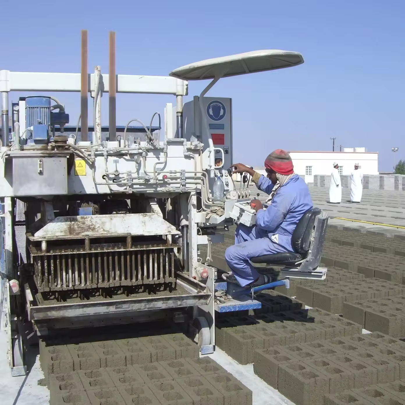 Qt15-15 Fully Automatic Cement Brick Production Line Automatic Interlock Clay Brick Making Machine