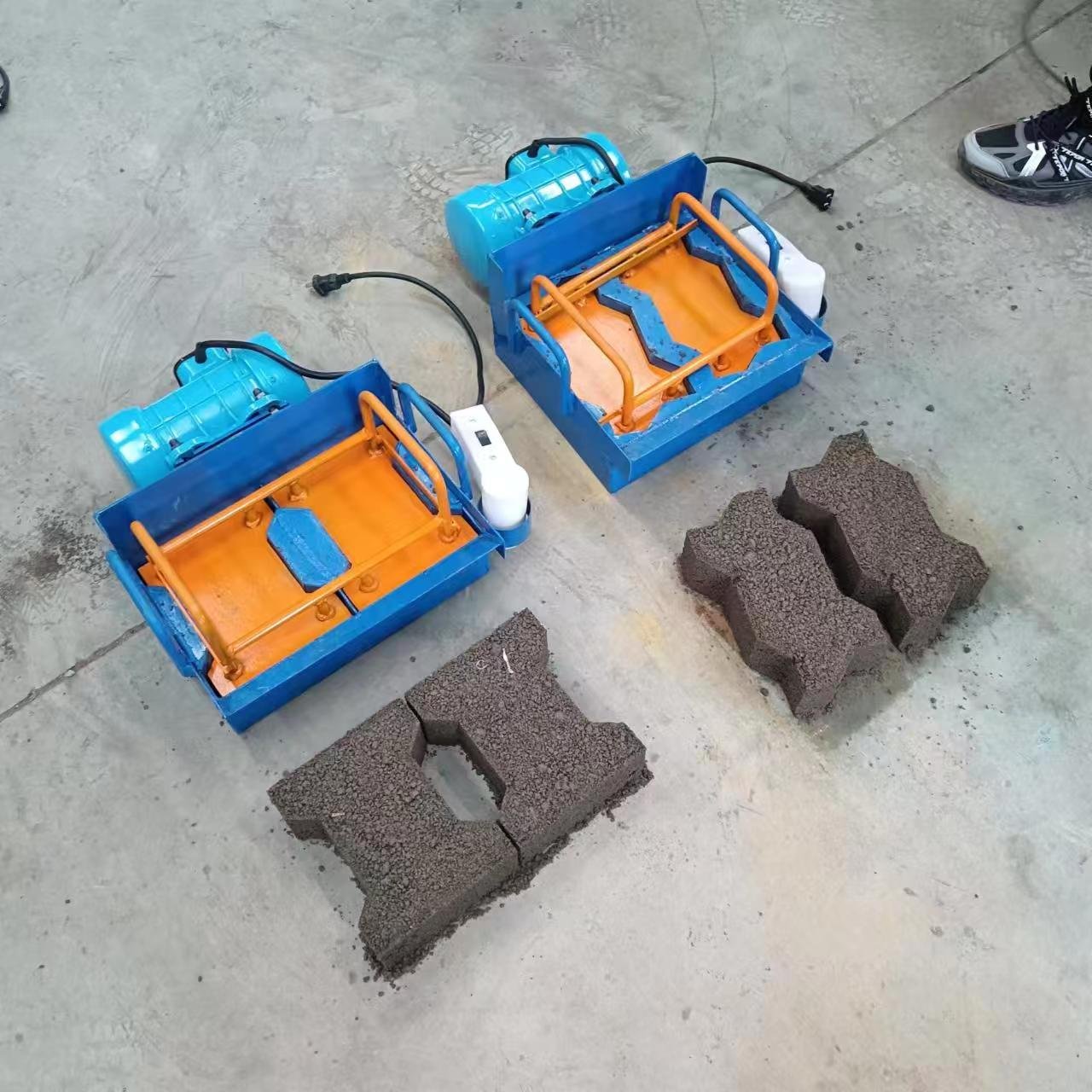 Solid Electric Cement Brick Making Machine Small Hollow Brick Maker for Concrete Clay Sand Used Condition