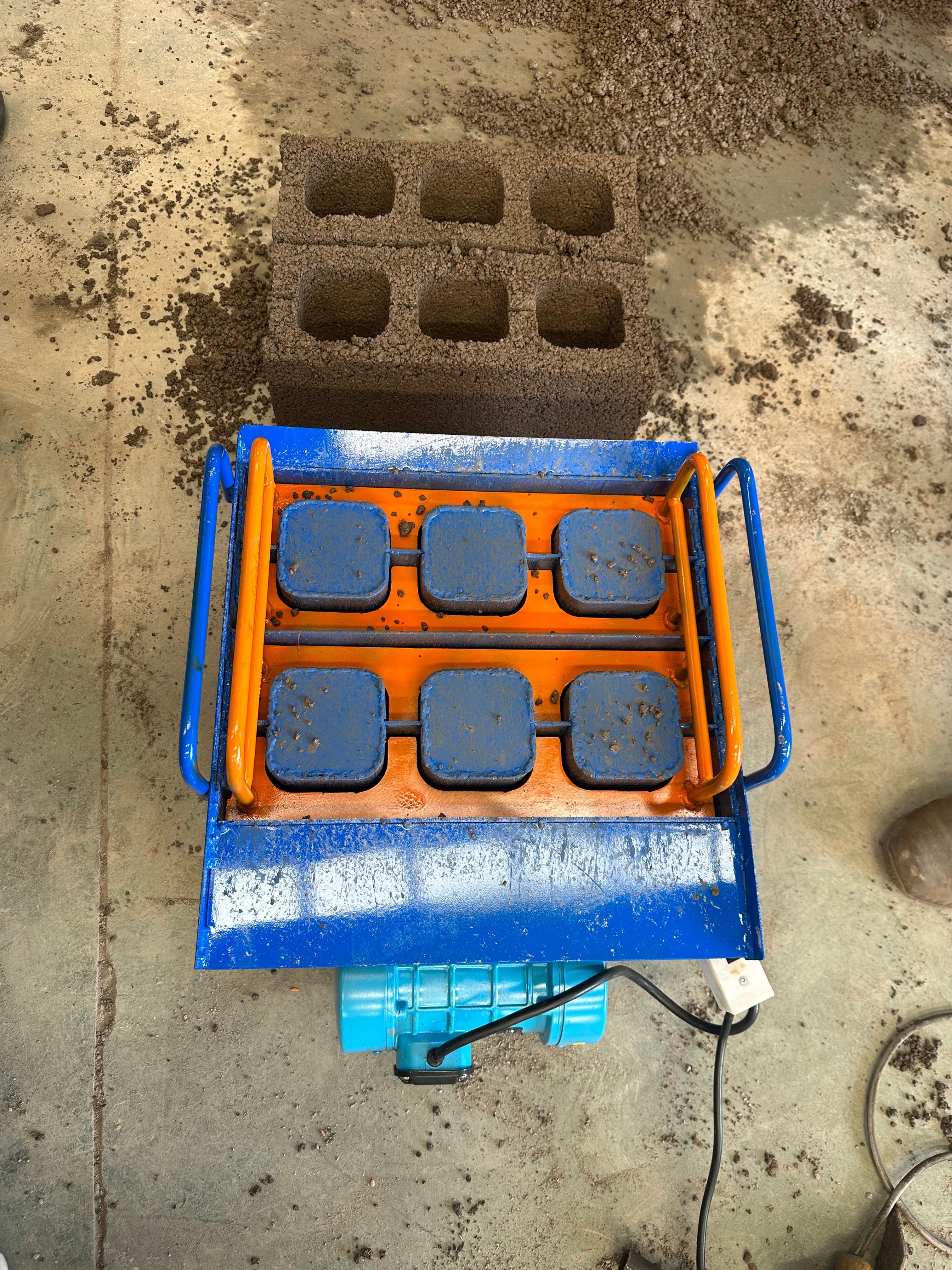 Kenya wire cutting interlocking cement concrete paving brick making machine manual convenient solid brick making machine