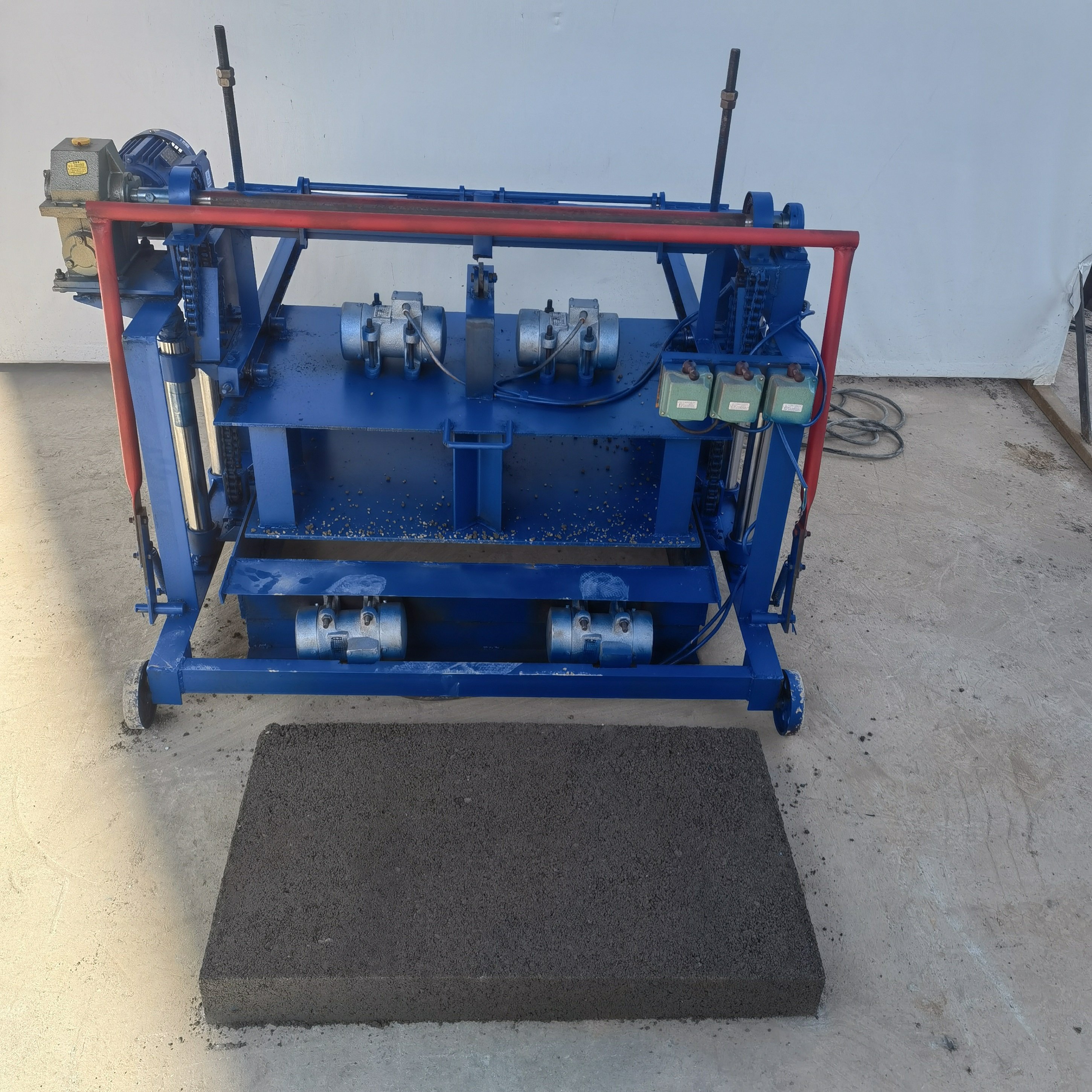 Professional Customized KM4-45 Automatic Lifting Concrete Block Machine Producing Precast Cement Culvert Pipe 380 1-2 Persons