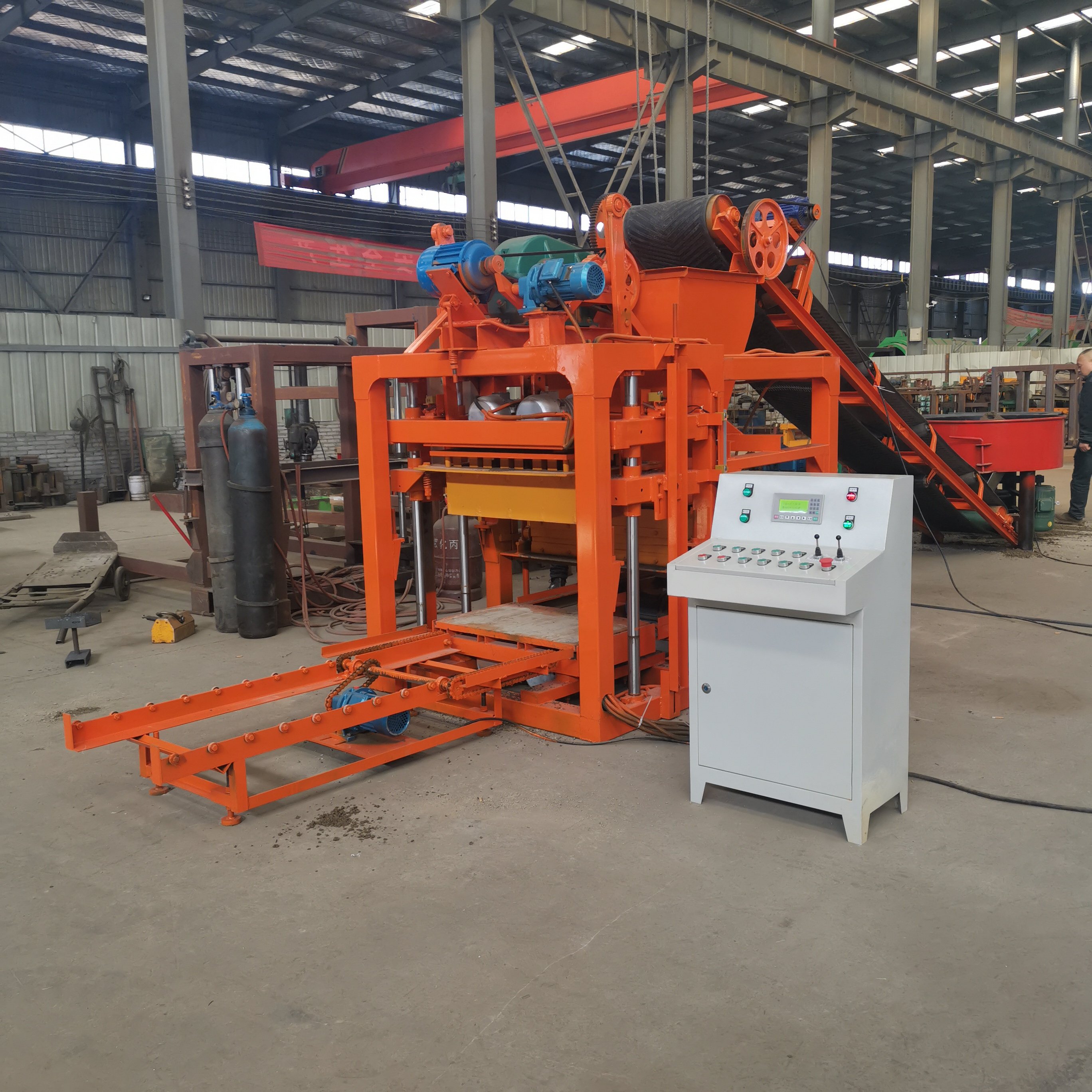 Full automatic hydraulic motor cement Hollow Concrete hopper production Block Brick Making Machine