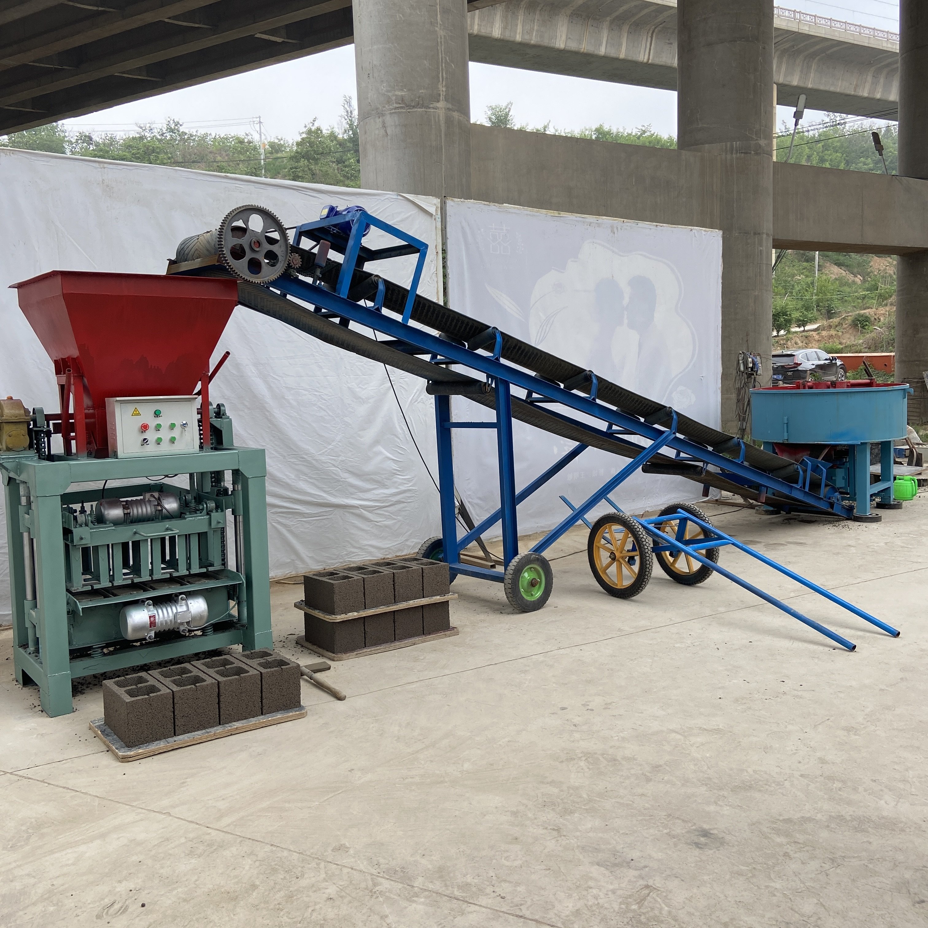 Bestselling 4-35B semi-automatic brick making machine Multi functional concrete block forming machine