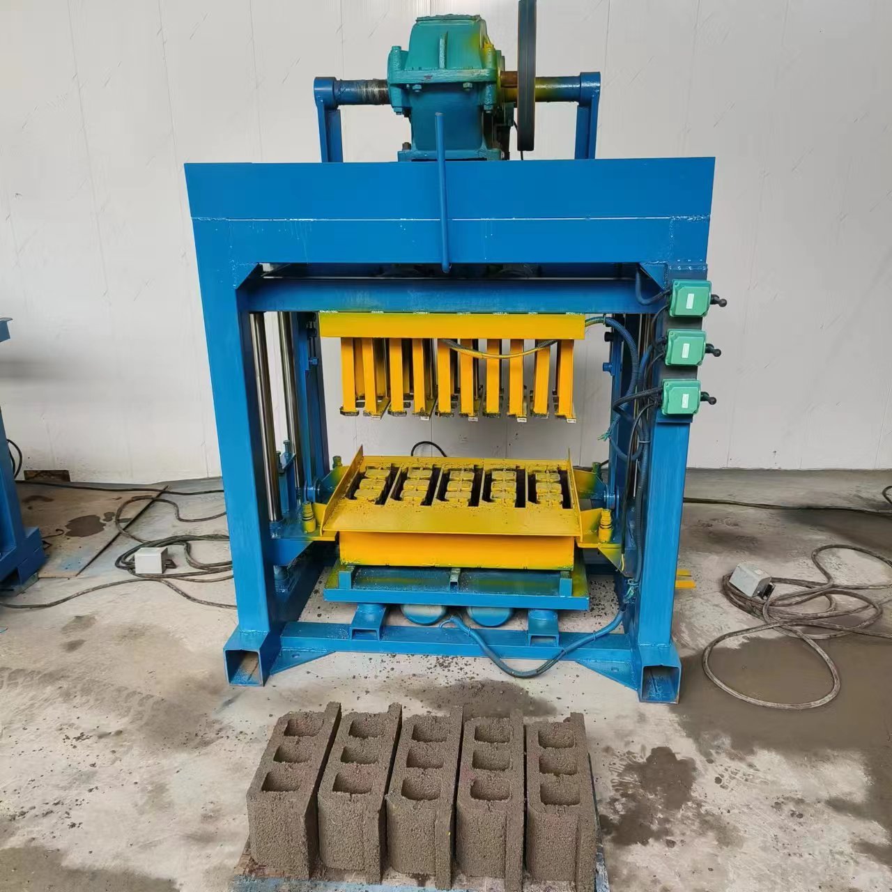 Brick making machinery concrete block making machine small mobile brick block maker machine