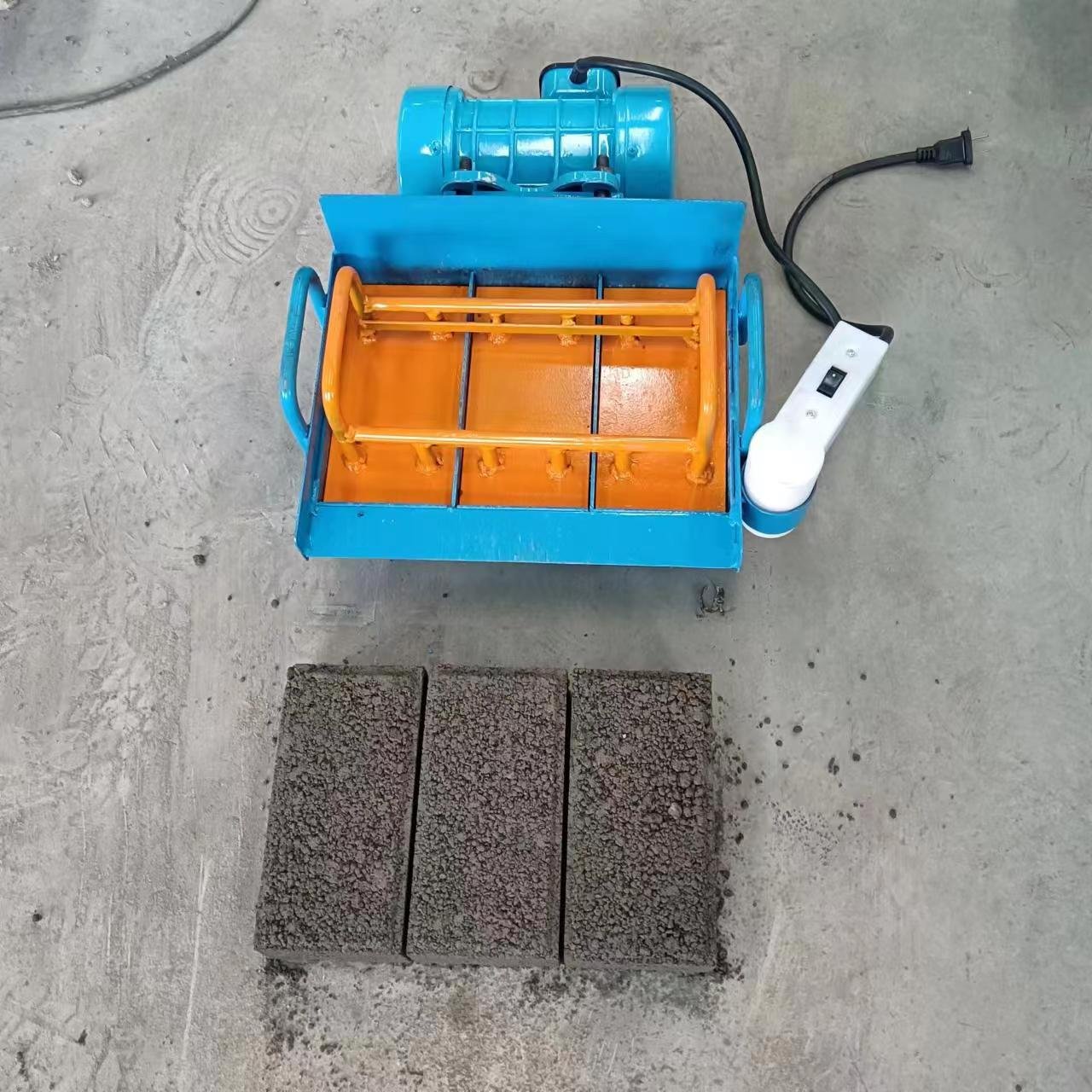 Manual small vibration hollow cement block concrete brick making machine