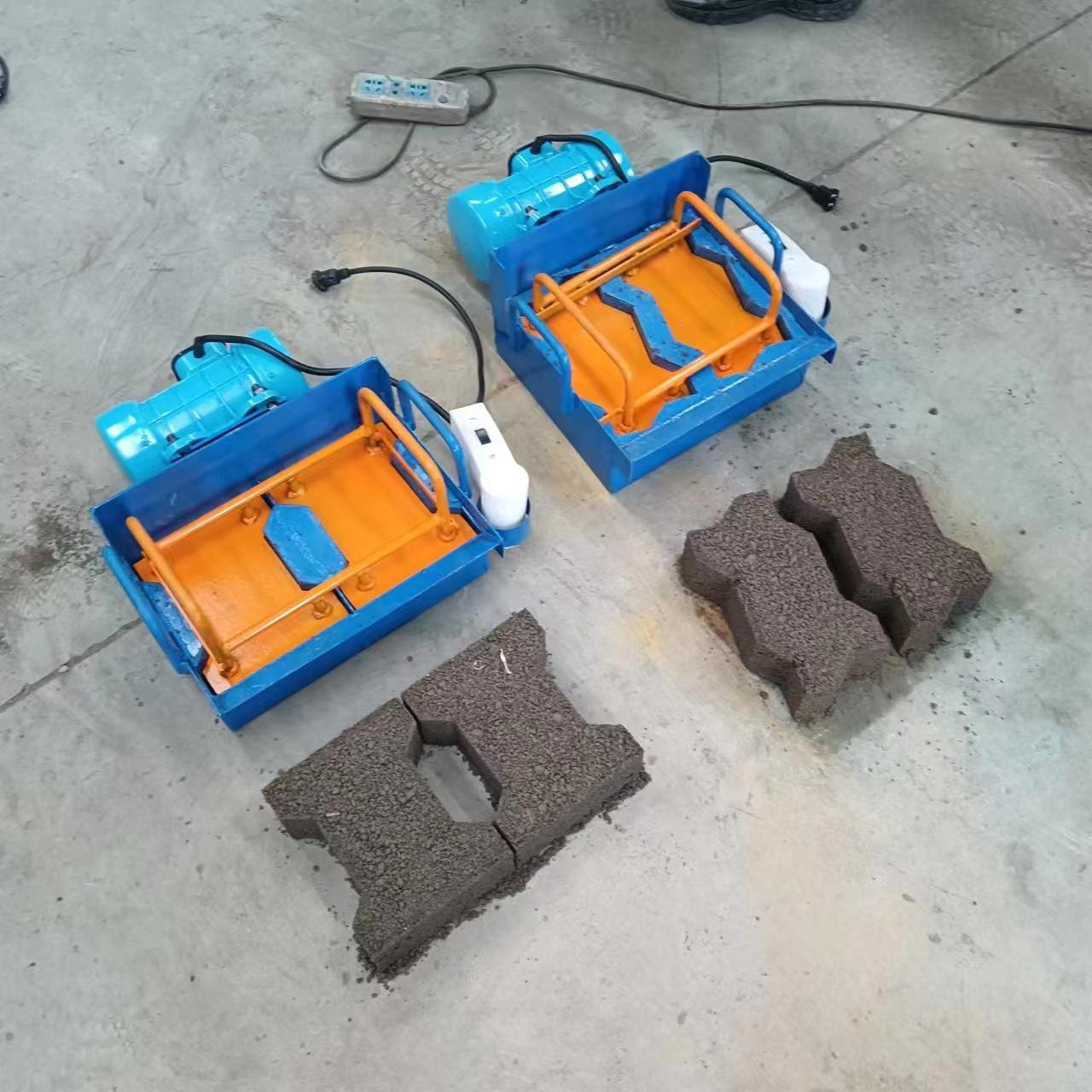 Manual small vibration hollow cement block concrete brick making machine