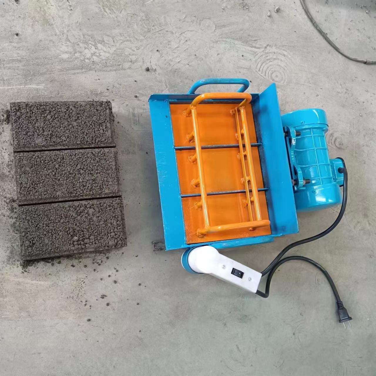 Manual small vibration hollow cement block concrete brick making machine
