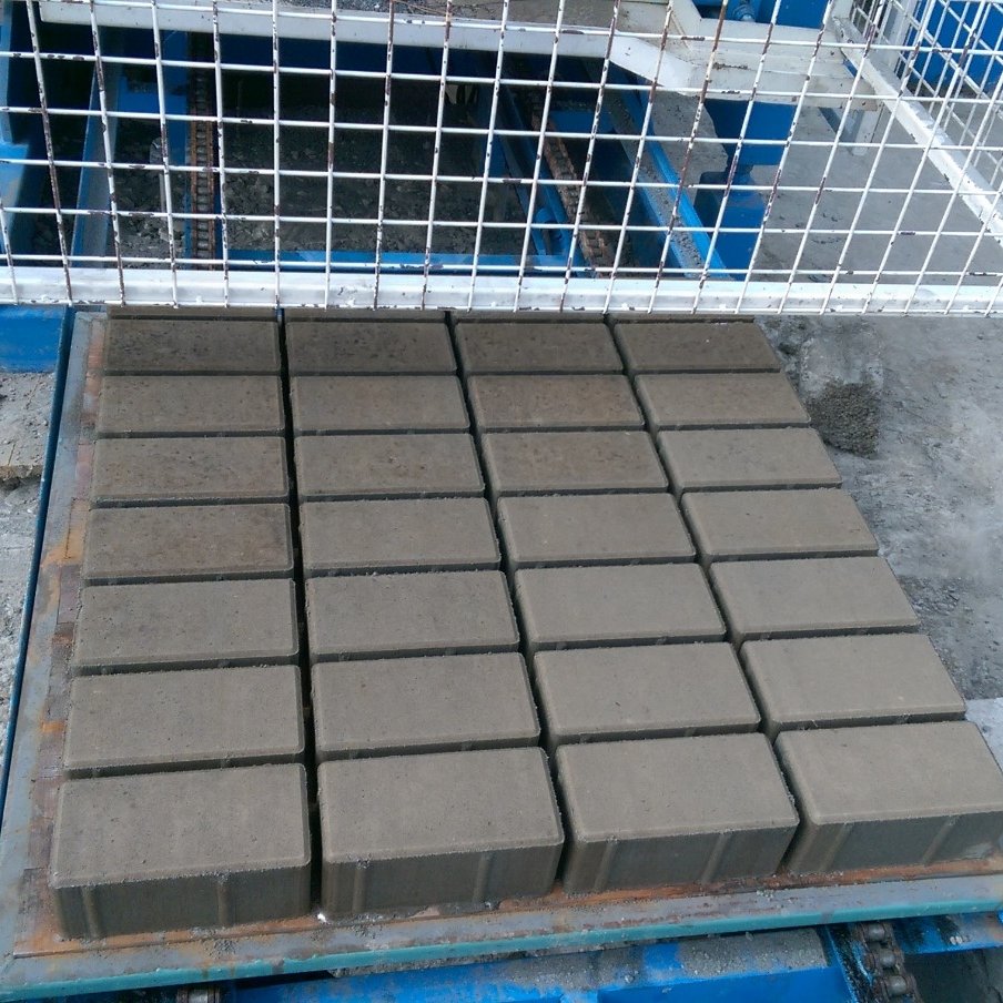 63 kW, semi automatic, hydraulic power concrete block making machine