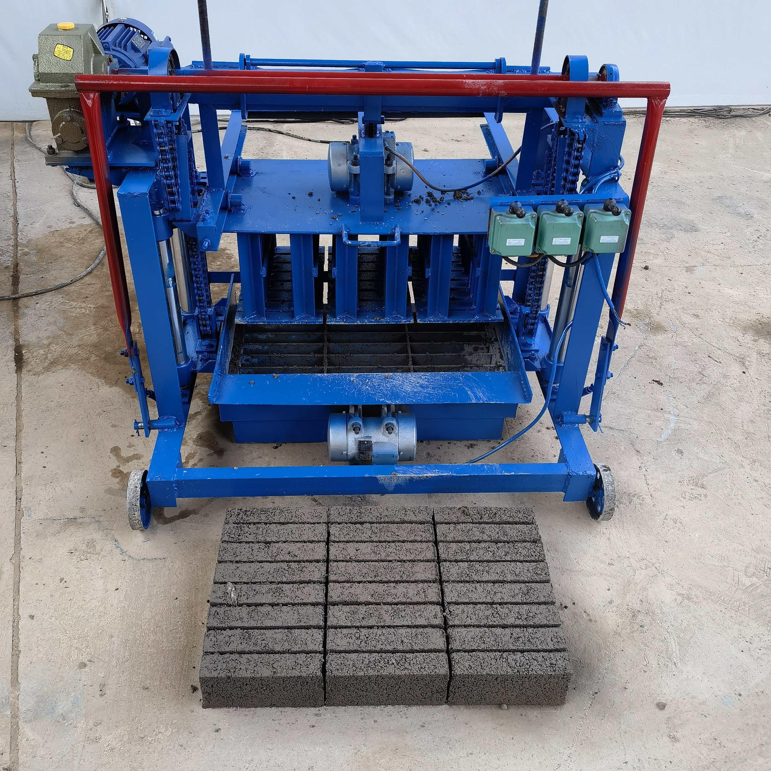 Brick Block Machine Simple Operation Entity Manufacturer Direct Sale KM4-45 Automatic Lifting Small Mobile Concrete Solid 380