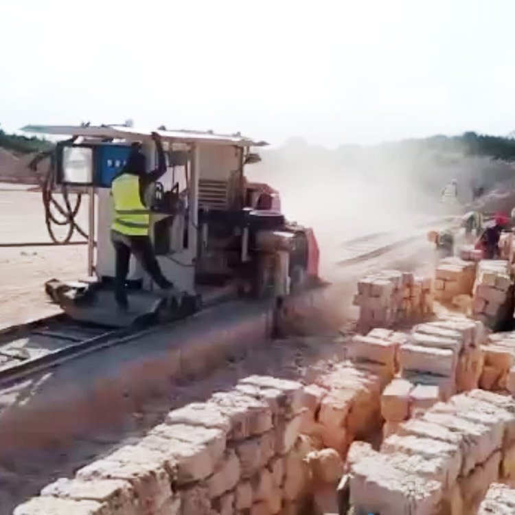 Hualong Machinery TUFA CUTTER cut laterite limestone Sandstone Quarry Stone Brick Cutting Making Machine for building block