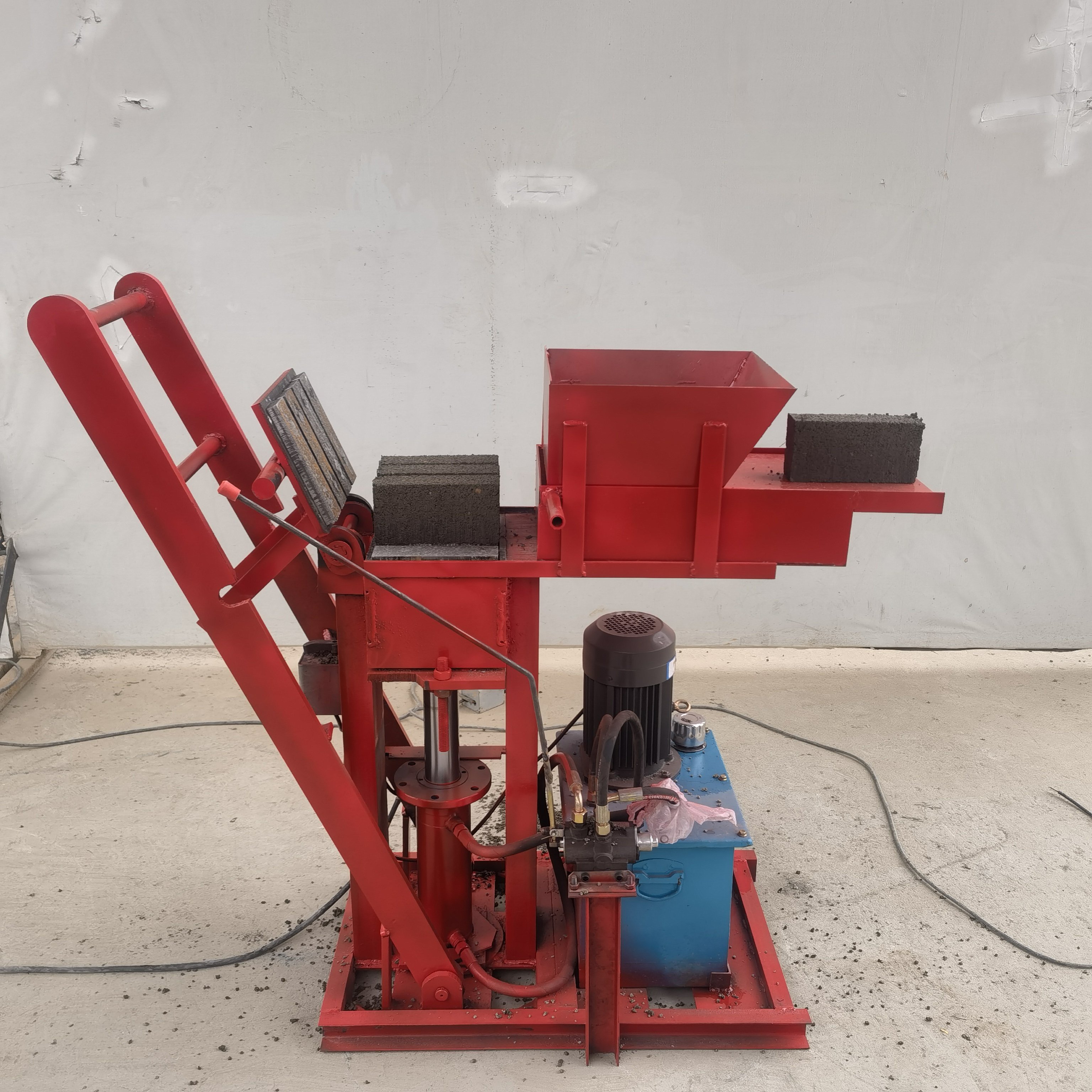 Custom molds to produce solid bricks 4at a time. Low Price Hydraulic Pressing Clay Soil Interlocking Block Brick Making Machine