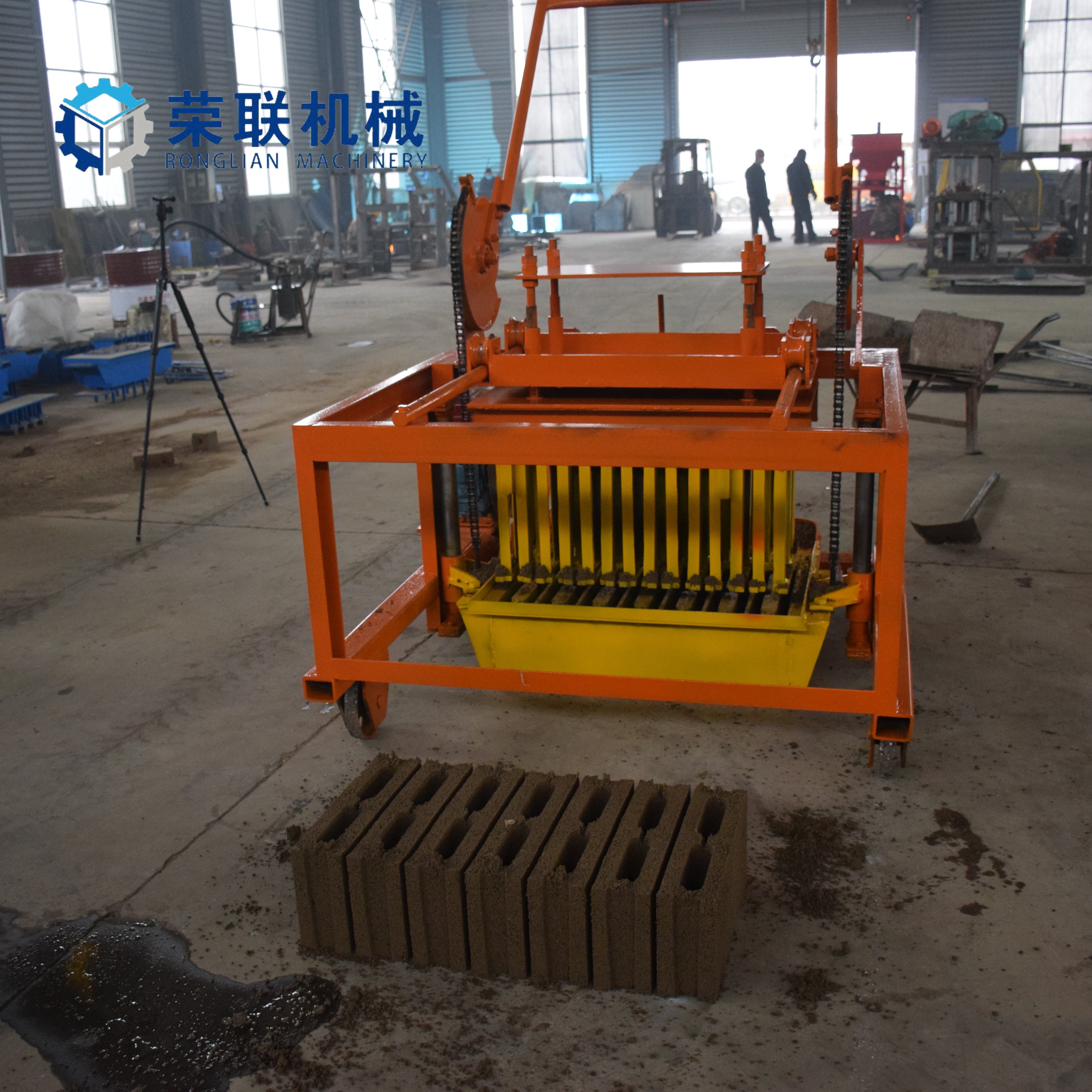 Small Portable Concrete Brick Making Machinery Qt40-3D Production Manufacturer