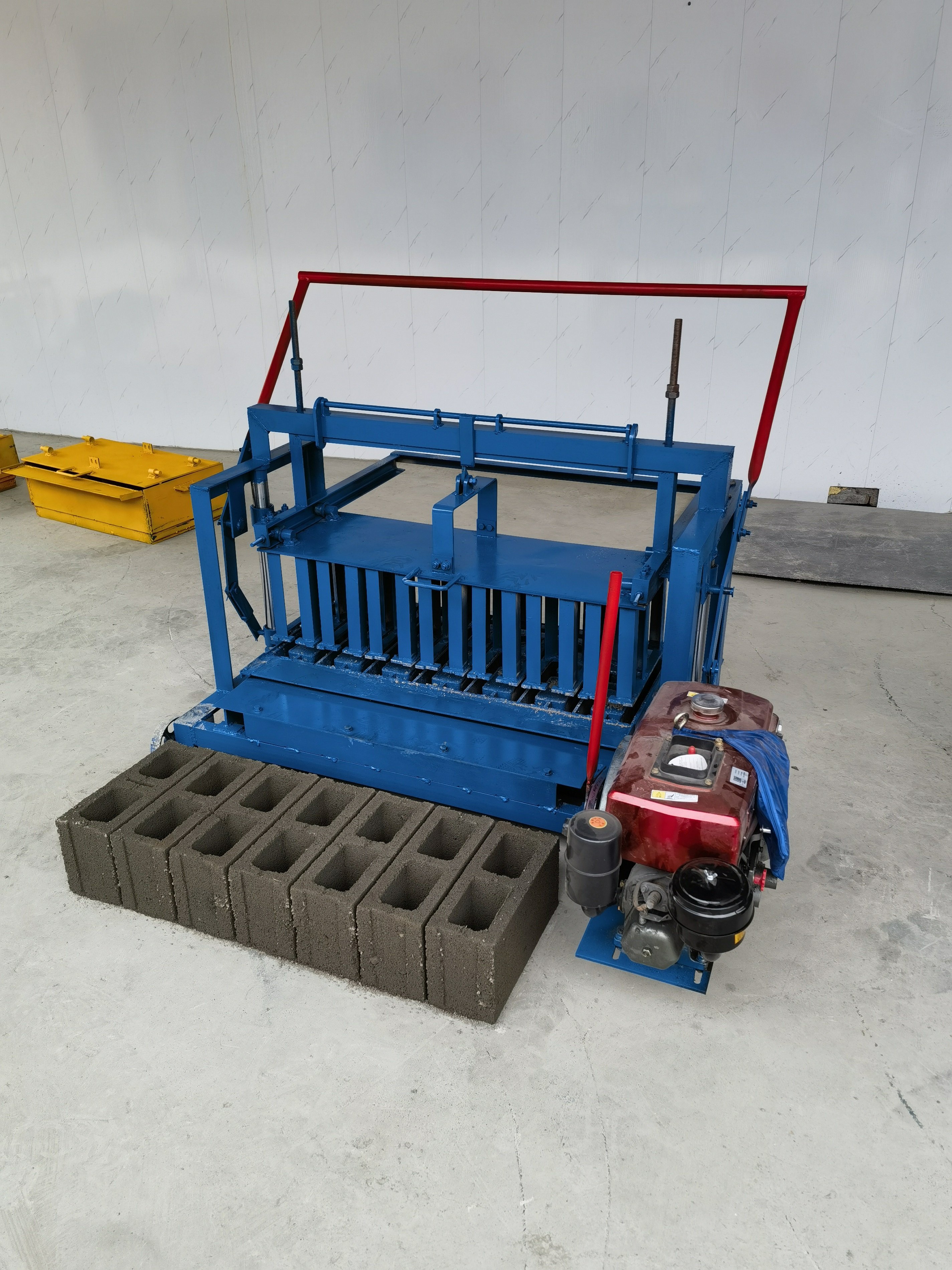 Diesel Powered Mobile Concrete Cement Environmental Protection Brick Making Machine Exported To Africa Hollow Brick Machine