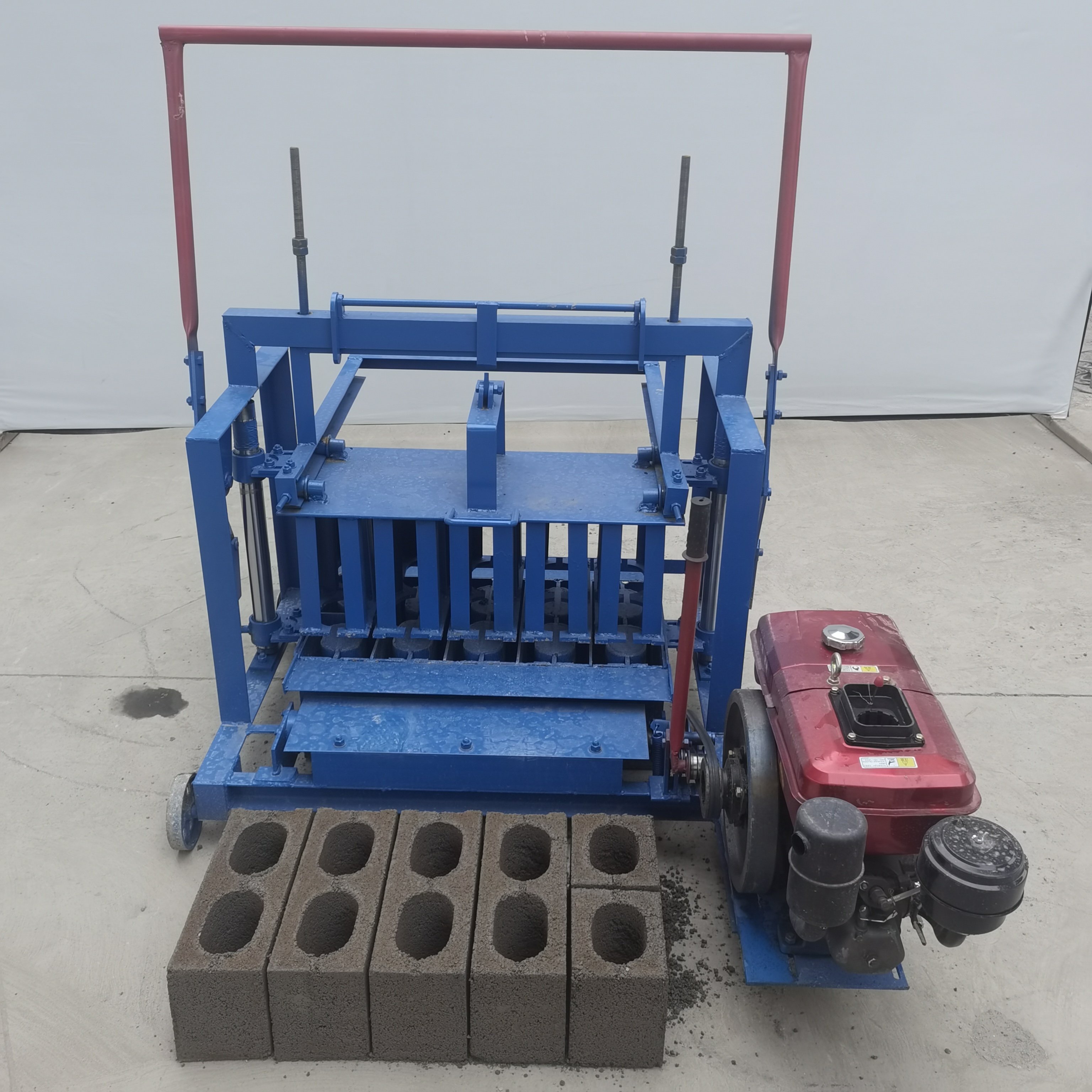 Diesel Powered Mobile Concrete Cement Environmental Protection Brick Making Machine Exported To Africa Hollow Brick Machine