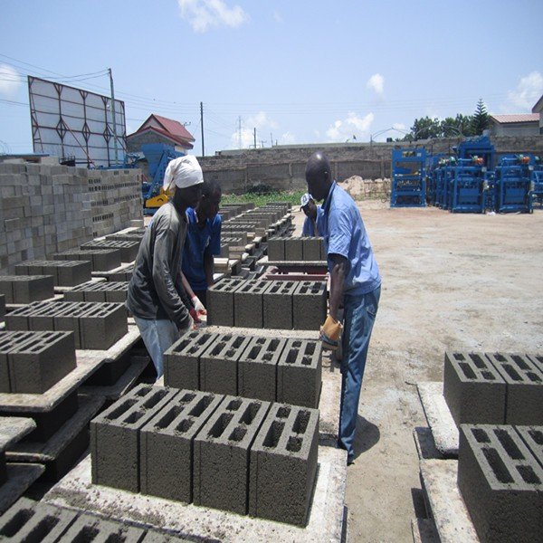 QTJ4-40 Small Scale Concrete Pavement Hollow Brick Making Machinery Africa price