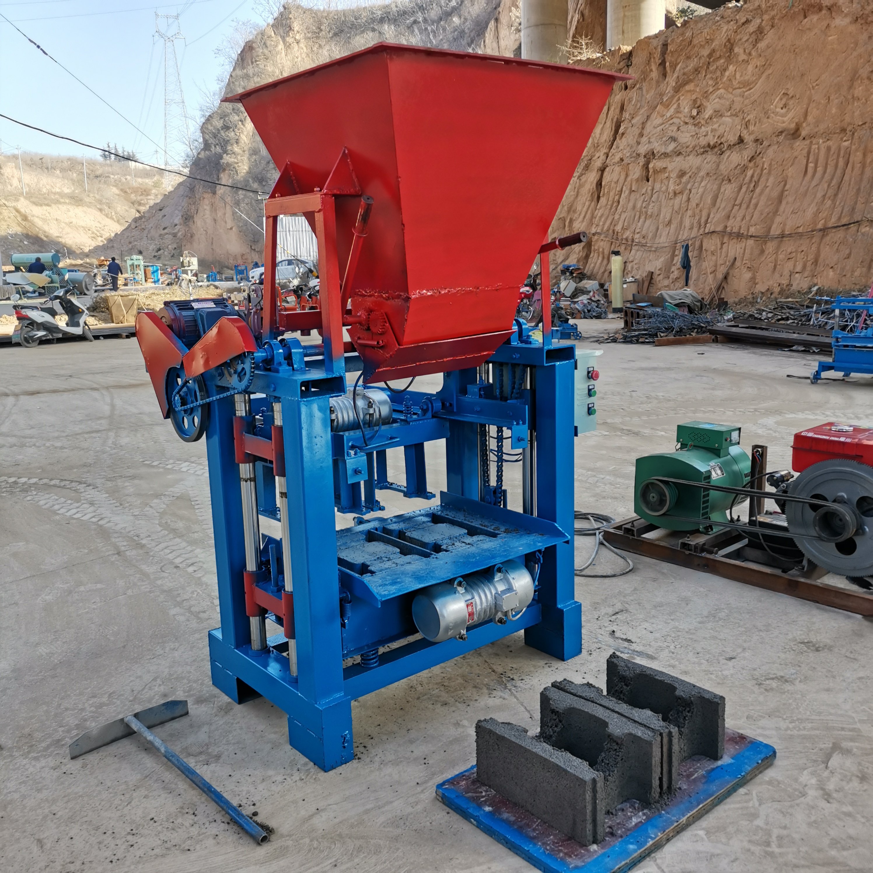 USA factory direct sale semi-automatic concrete block moulding machine hopper type cement brick making machine