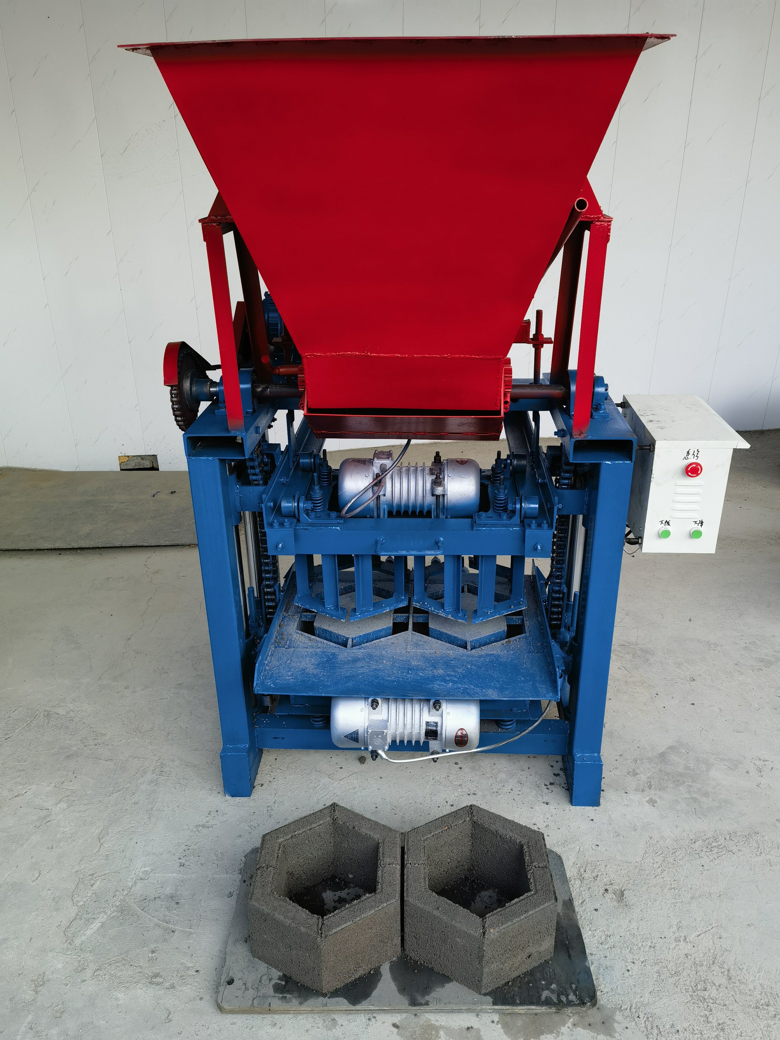 USA factory direct sale semi-automatic concrete block moulding machine hopper type cement brick making machine