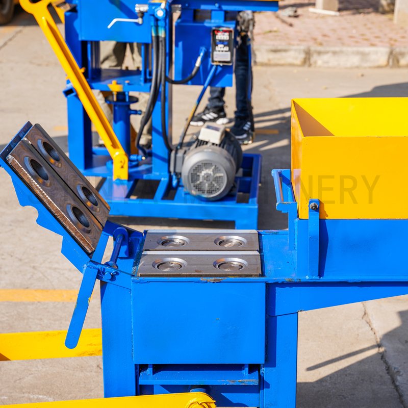 Easy to operate QMR2-40 Small clay soil block machine Manual solid brick making machine